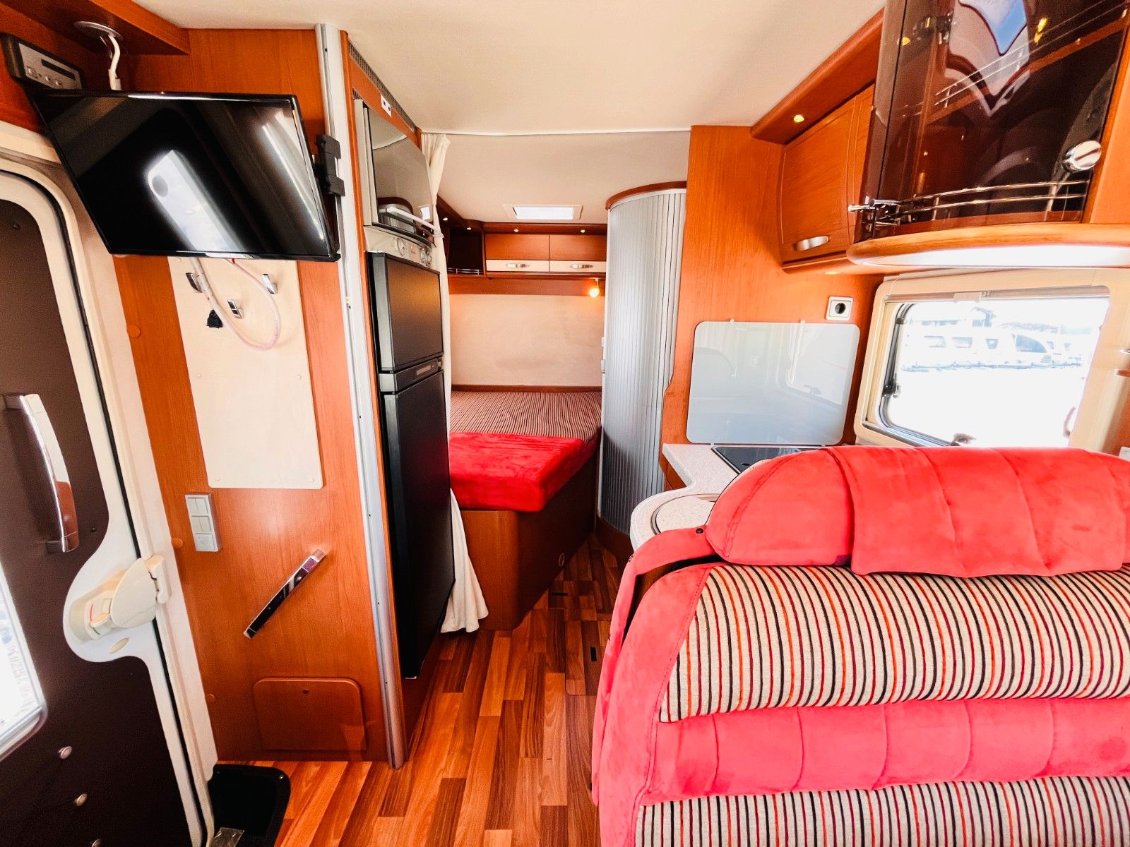 Fahrzeugabbildung HYMER / ERIBA / HYMERCAR B 554 FRANZ.BETT HUBBETT SAT SOLAR KLIMA 1.HAND