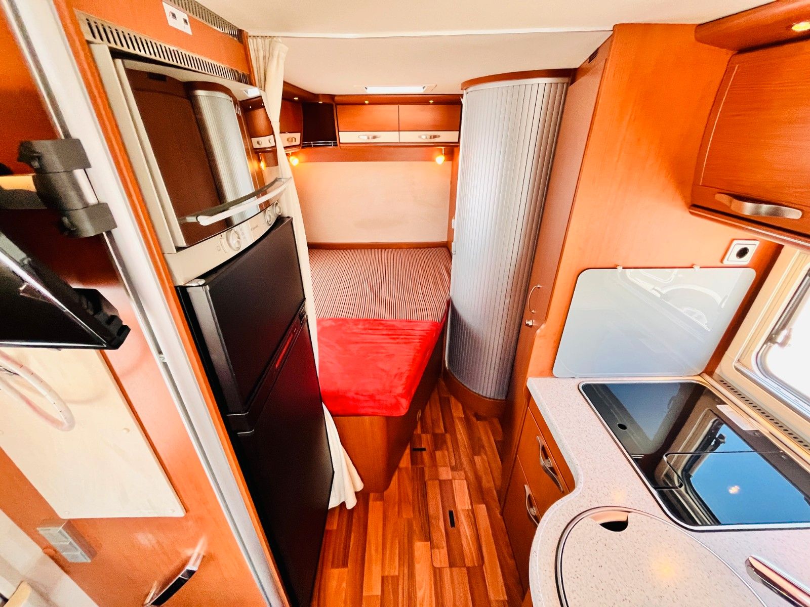 Fahrzeugabbildung HYMER / ERIBA / HYMERCAR B 554 FRANZ.BETT HUBBETT SAT SOLAR KLIMA 1.HAND