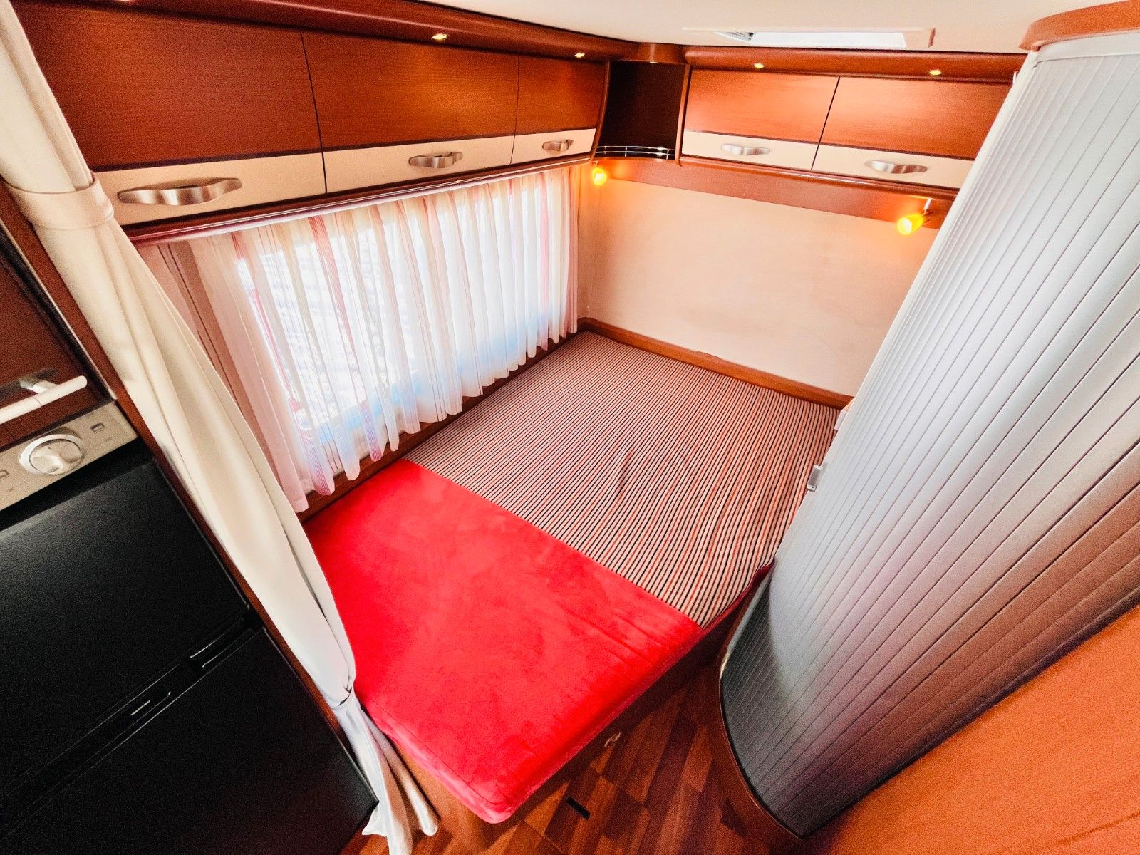 Fahrzeugabbildung HYMER / ERIBA / HYMERCAR B 554 FRANZ.BETT HUBBETT SAT SOLAR KLIMA 1.HAND