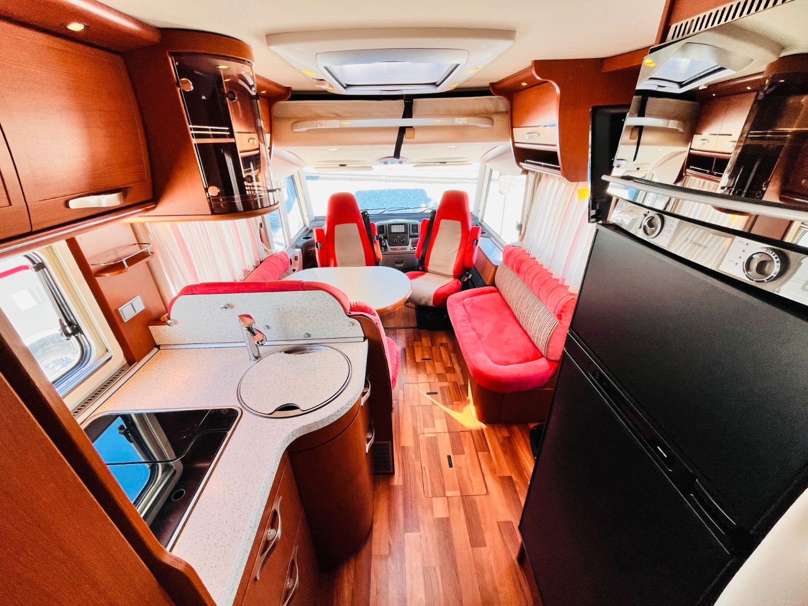 Fahrzeugabbildung HYMER / ERIBA / HYMERCAR B 554 FRANZ.BETT HUBBETT SAT SOLAR KLIMA 1.HAND