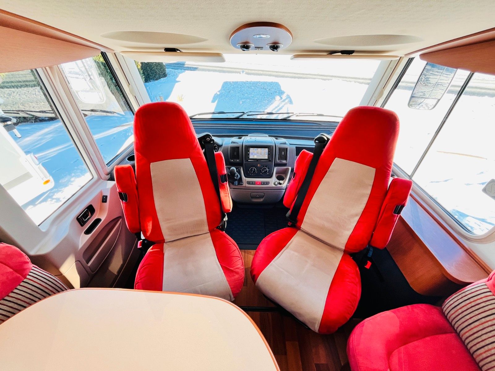 Fahrzeugabbildung HYMER / ERIBA / HYMERCAR B 554 FRANZ.BETT HUBBETT SAT SOLAR KLIMA 1.HAND