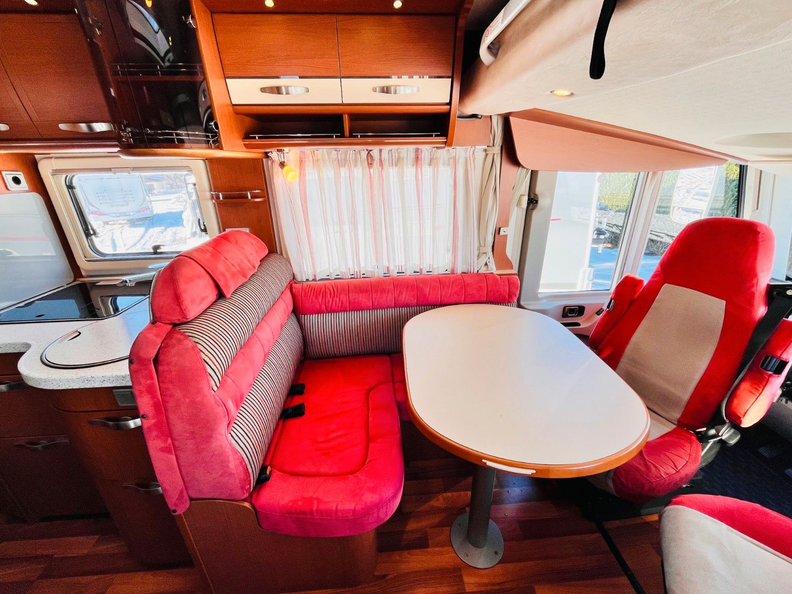 Fahrzeugabbildung HYMER / ERIBA / HYMERCAR B 554 FRANZ.BETT HUBBETT SAT SOLAR KLIMA 1.HAND