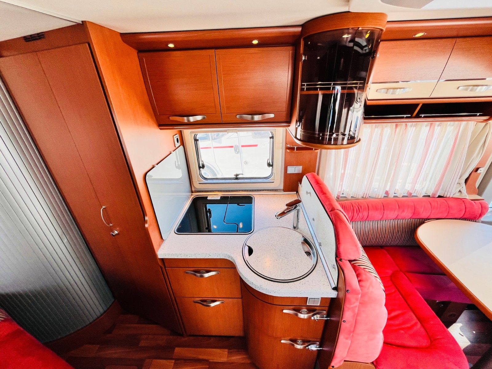 Fahrzeugabbildung HYMER / ERIBA / HYMERCAR B 554 FRANZ.BETT HUBBETT SAT SOLAR KLIMA 1.HAND