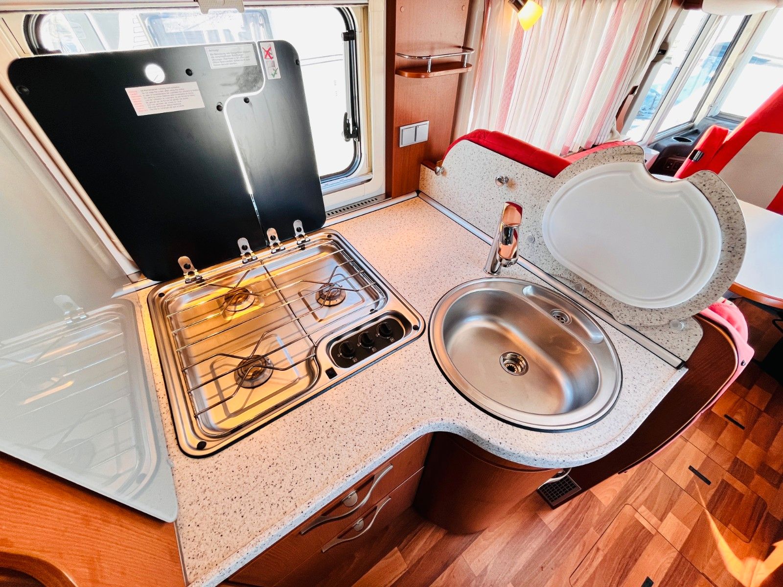 Fahrzeugabbildung HYMER / ERIBA / HYMERCAR B 554 FRANZ.BETT HUBBETT SAT SOLAR KLIMA 1.HAND