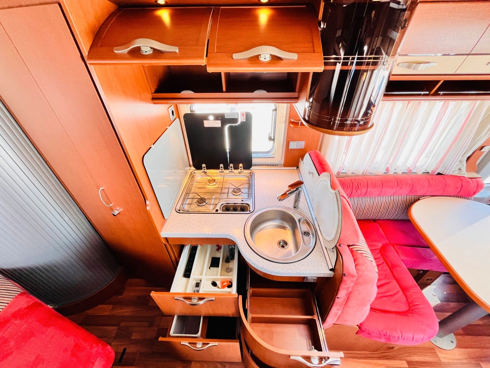 Fahrzeugabbildung HYMER / ERIBA / HYMERCAR B 554 FRANZ.BETT HUBBETT SAT SOLAR KLIMA 1.HAND