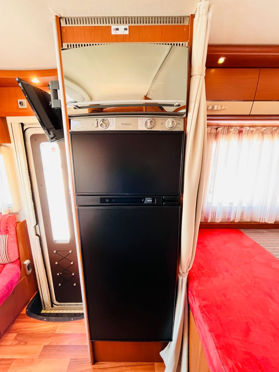 Fahrzeugabbildung HYMER / ERIBA / HYMERCAR B 554 FRANZ.BETT HUBBETT SAT SOLAR KLIMA 1.HAND