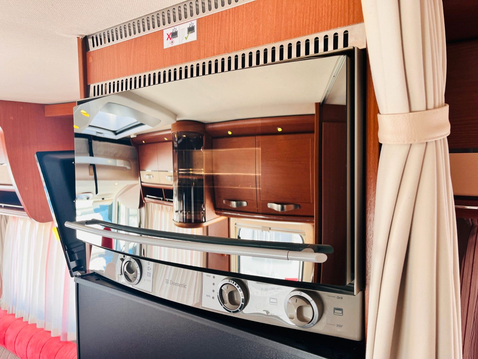 Fahrzeugabbildung HYMER / ERIBA / HYMERCAR B 554 FRANZ.BETT HUBBETT SAT SOLAR KLIMA 1.HAND