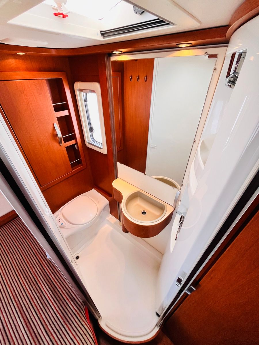 Fahrzeugabbildung HYMER / ERIBA / HYMERCAR B 554 FRANZ.BETT HUBBETT SAT SOLAR KLIMA 1.HAND