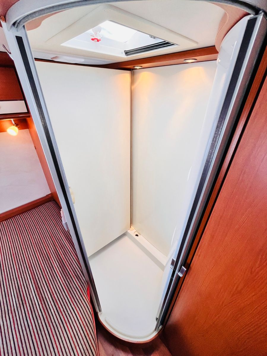 Fahrzeugabbildung HYMER / ERIBA / HYMERCAR B 554 FRANZ.BETT HUBBETT SAT SOLAR KLIMA 1.HAND