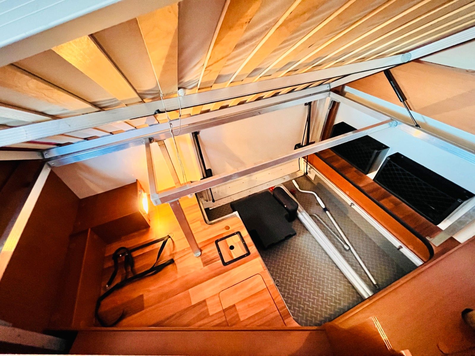 Fahrzeugabbildung HYMER / ERIBA / HYMERCAR B 554 FRANZ.BETT HUBBETT SAT SOLAR KLIMA 1.HAND