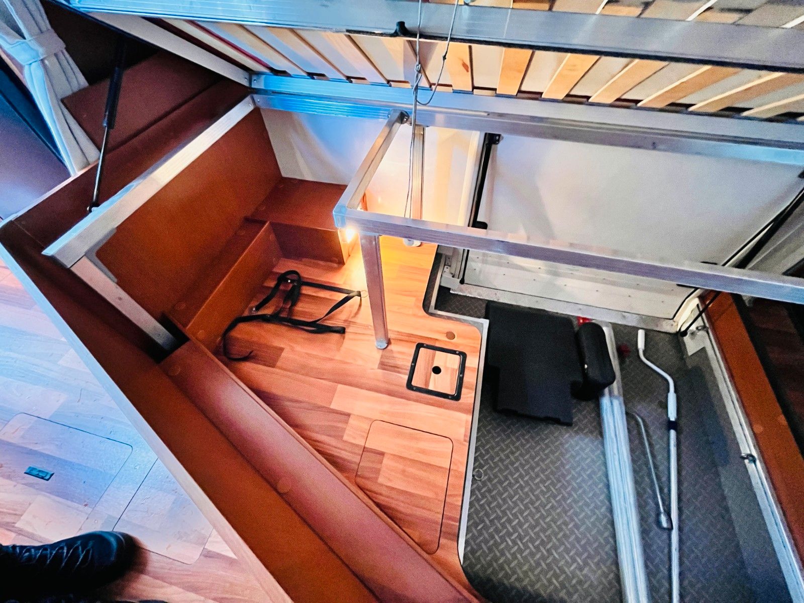 Fahrzeugabbildung HYMER / ERIBA / HYMERCAR B 554 FRANZ.BETT HUBBETT SAT SOLAR KLIMA 1.HAND