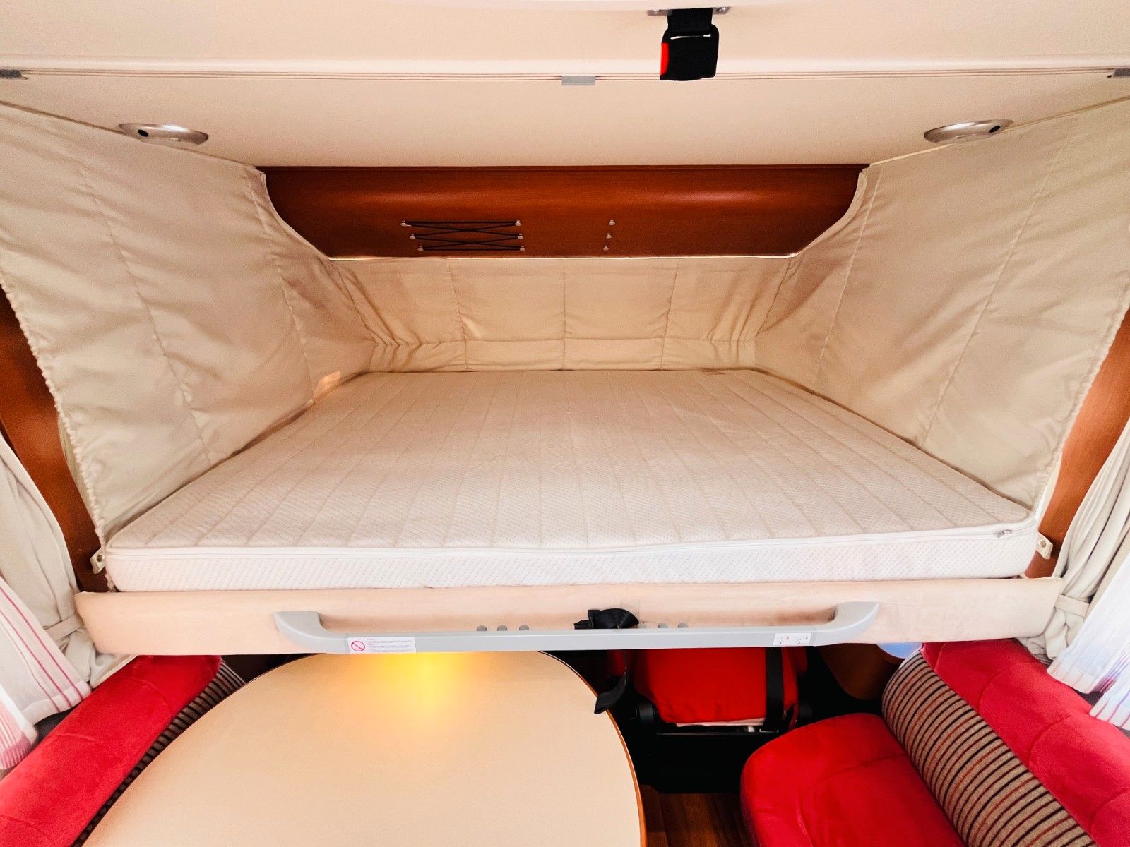 Fahrzeugabbildung HYMER / ERIBA / HYMERCAR B 554 FRANZ.BETT HUBBETT SAT SOLAR KLIMA 1.HAND