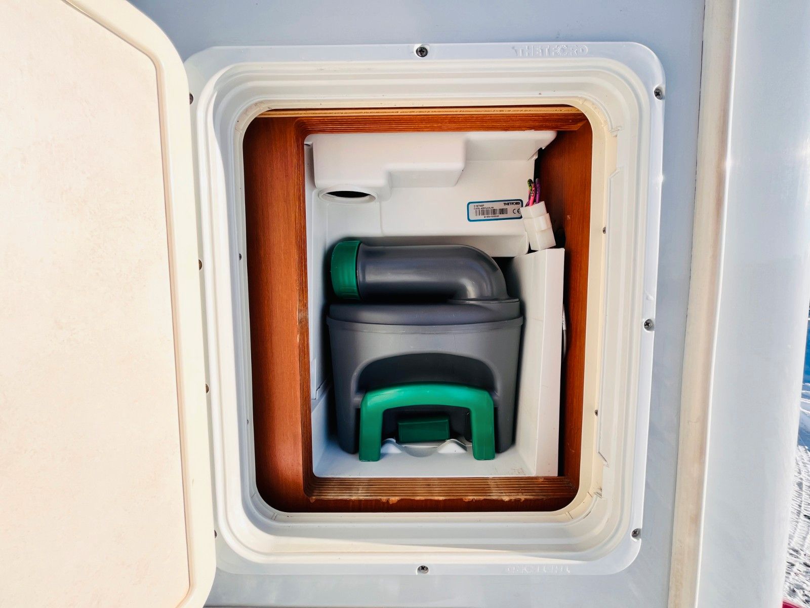 Fahrzeugabbildung HYMER / ERIBA / HYMERCAR B 554 FRANZ.BETT HUBBETT SAT SOLAR KLIMA 1.HAND