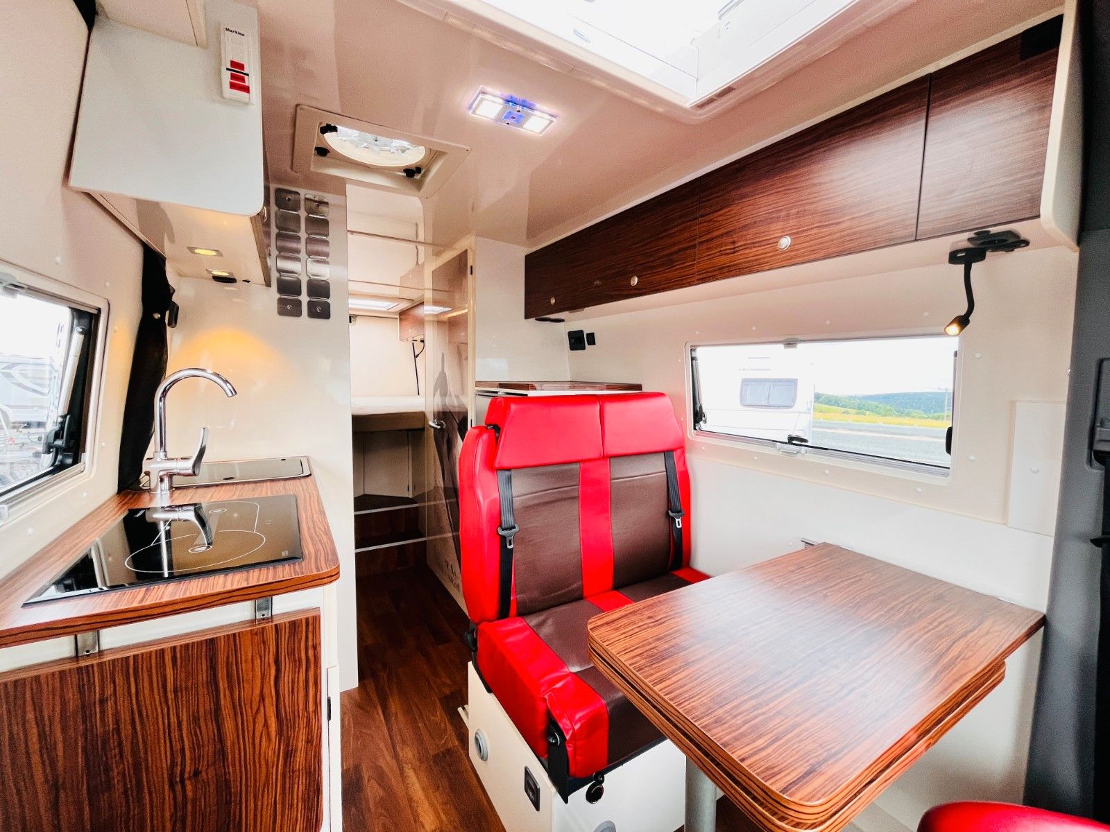 Fahrzeugabbildung Mercedes-Benz MANUFAKTURAUSBAU EINZELBETTEN DUSCHE AUTOMATIK