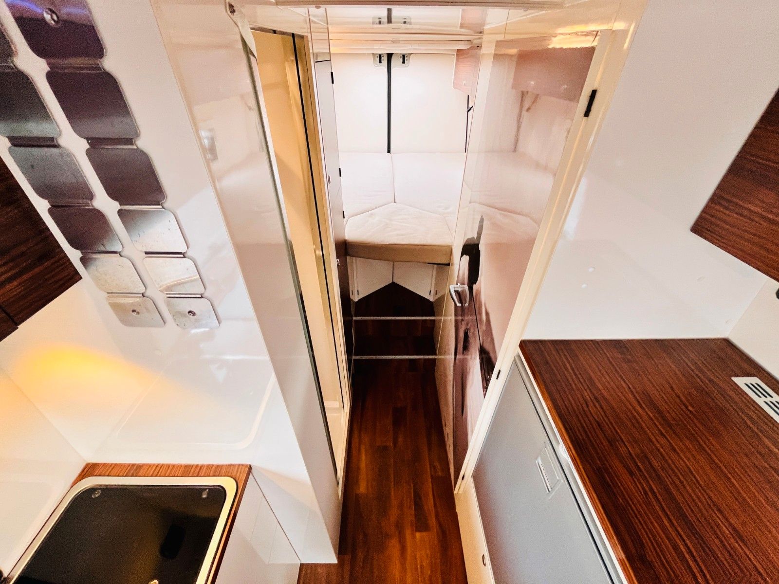 Fahrzeugabbildung Mercedes-Benz MANUFAKTURAUSBAU EINZELBETTEN DUSCHE AUTOMATIK