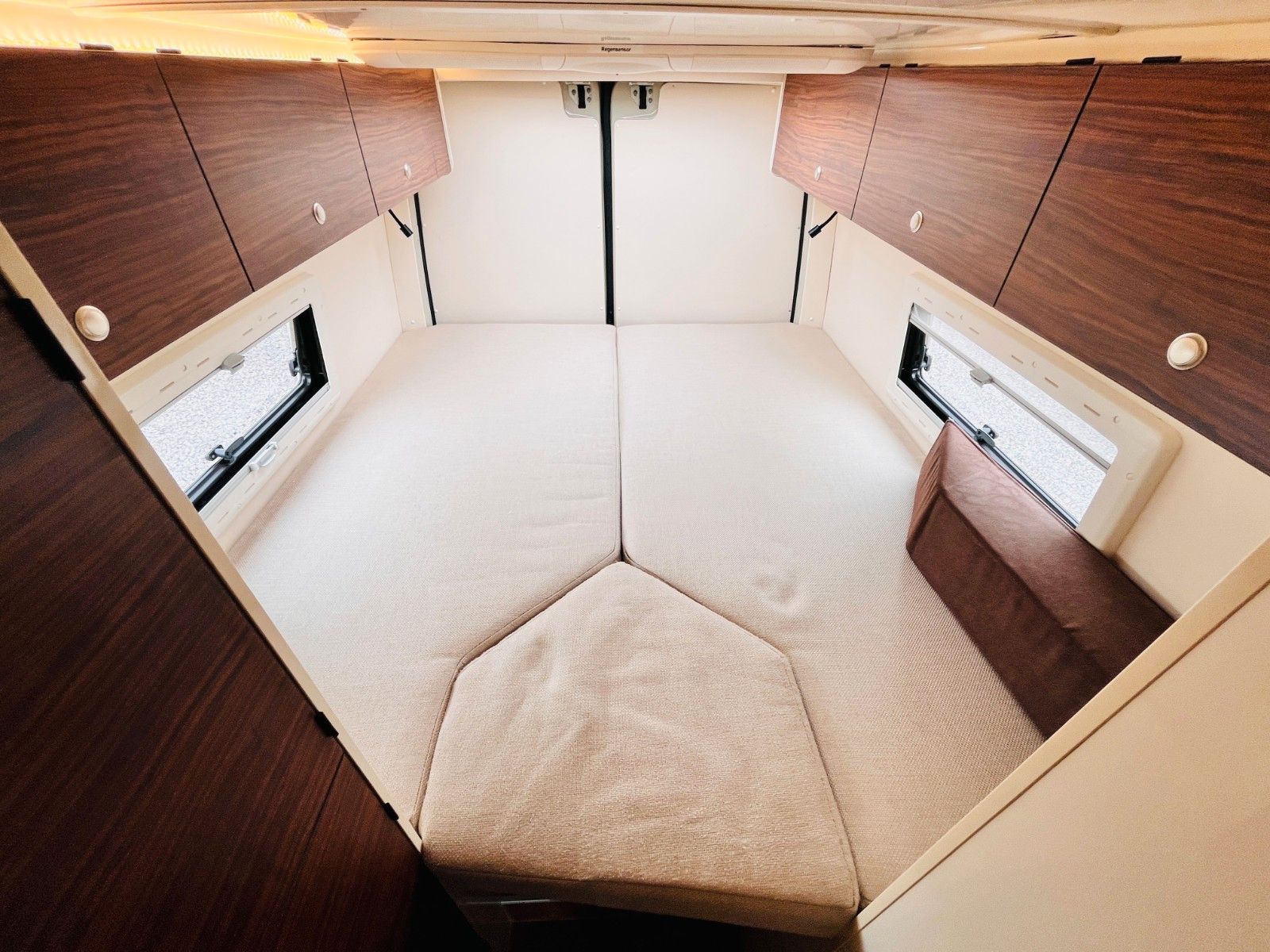 Fahrzeugabbildung Mercedes-Benz MANUFAKTURAUSBAU EINZELBETTEN DUSCHE AUTOMATIK