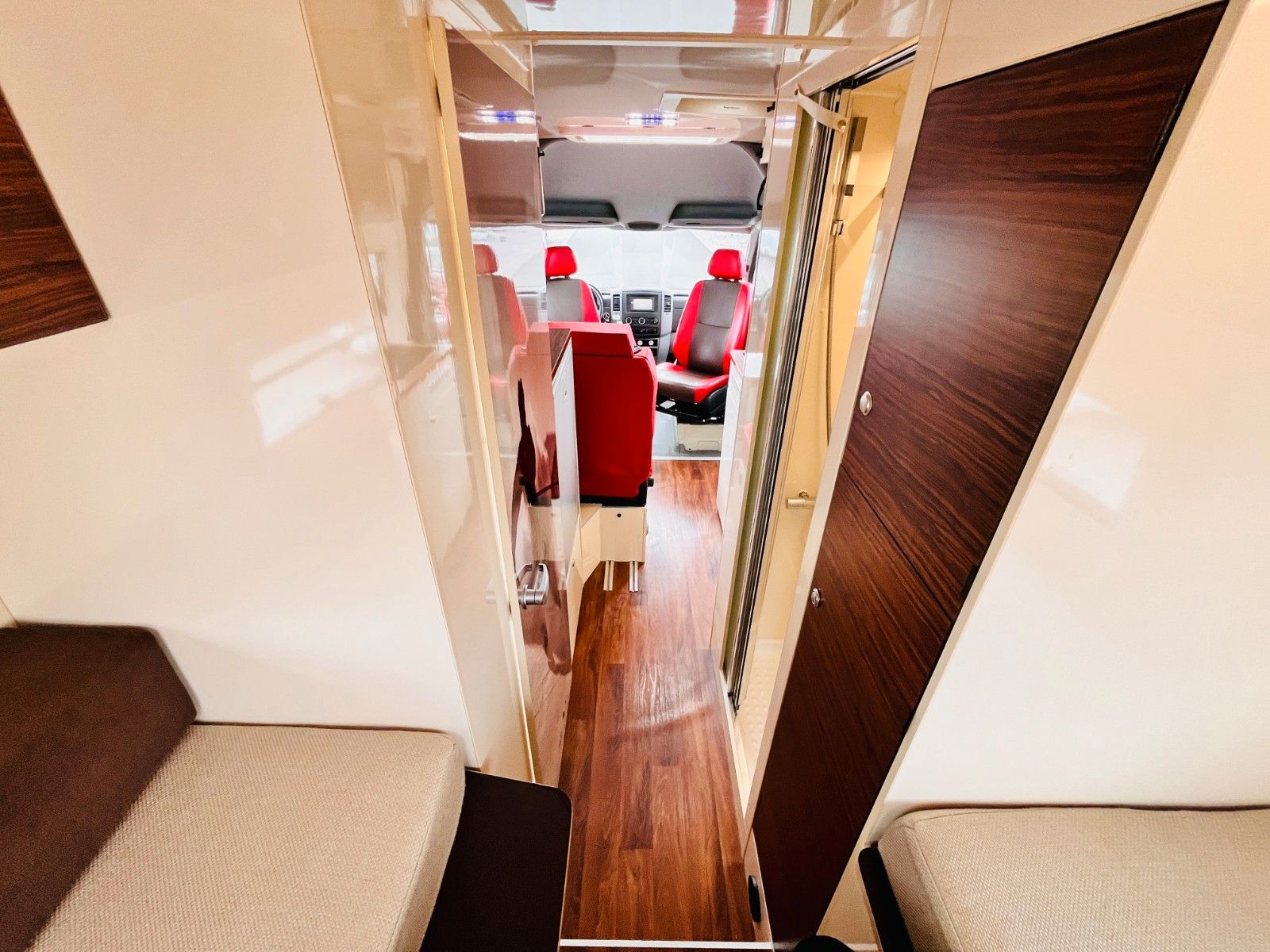 Fahrzeugabbildung Mercedes-Benz MANUFAKTURAUSBAU EINZELBETTEN DUSCHE AUTOMATIK