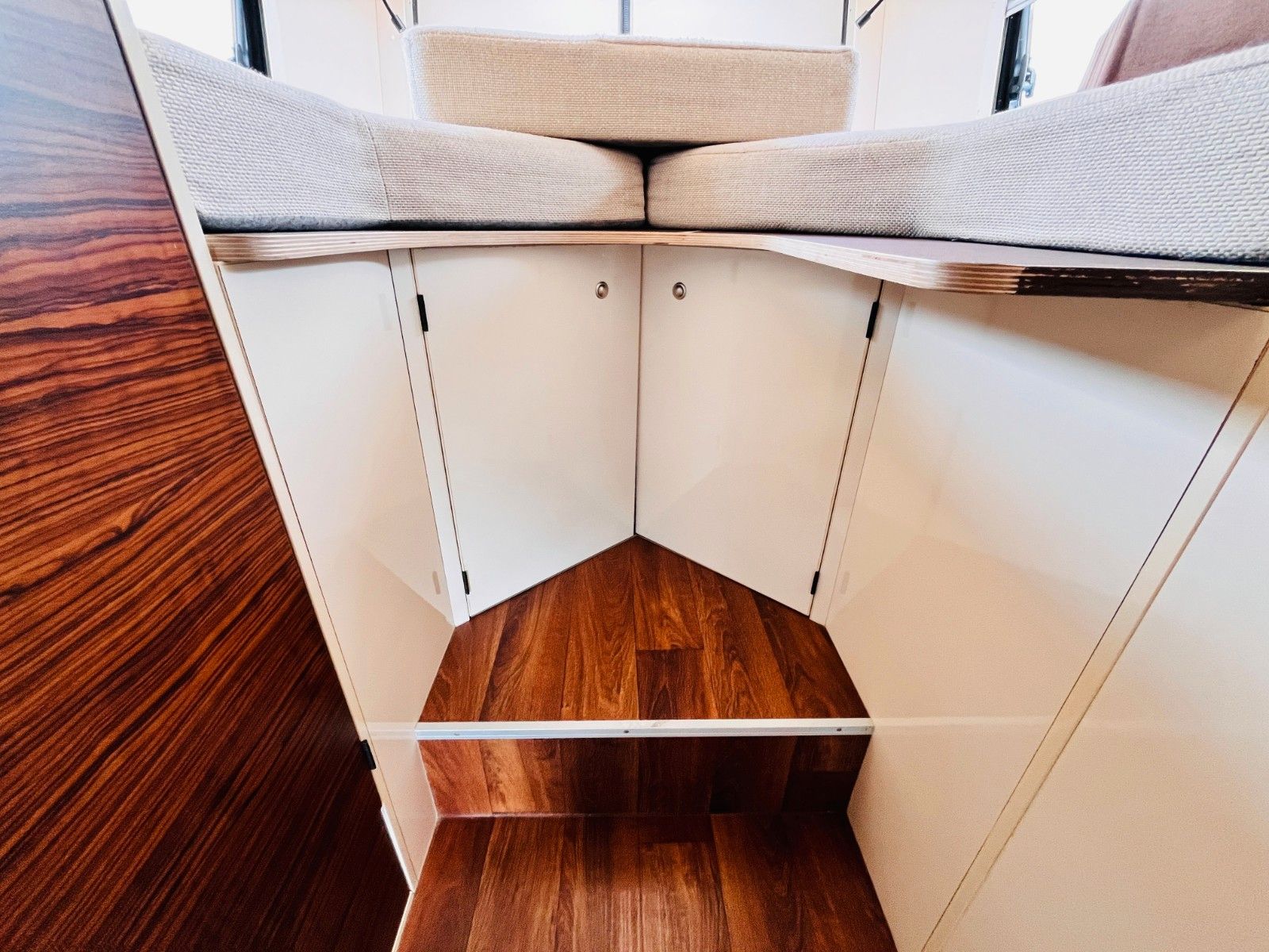 Fahrzeugabbildung Mercedes-Benz MANUFAKTURAUSBAU EINZELBETTEN DUSCHE AUTOMATIK