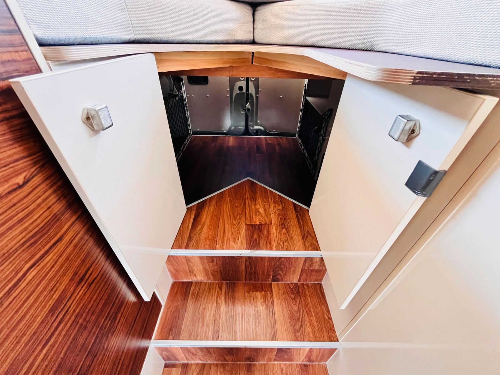 Fahrzeugabbildung Mercedes-Benz MANUFAKTURAUSBAU EINZELBETTEN DUSCHE AUTOMATIK