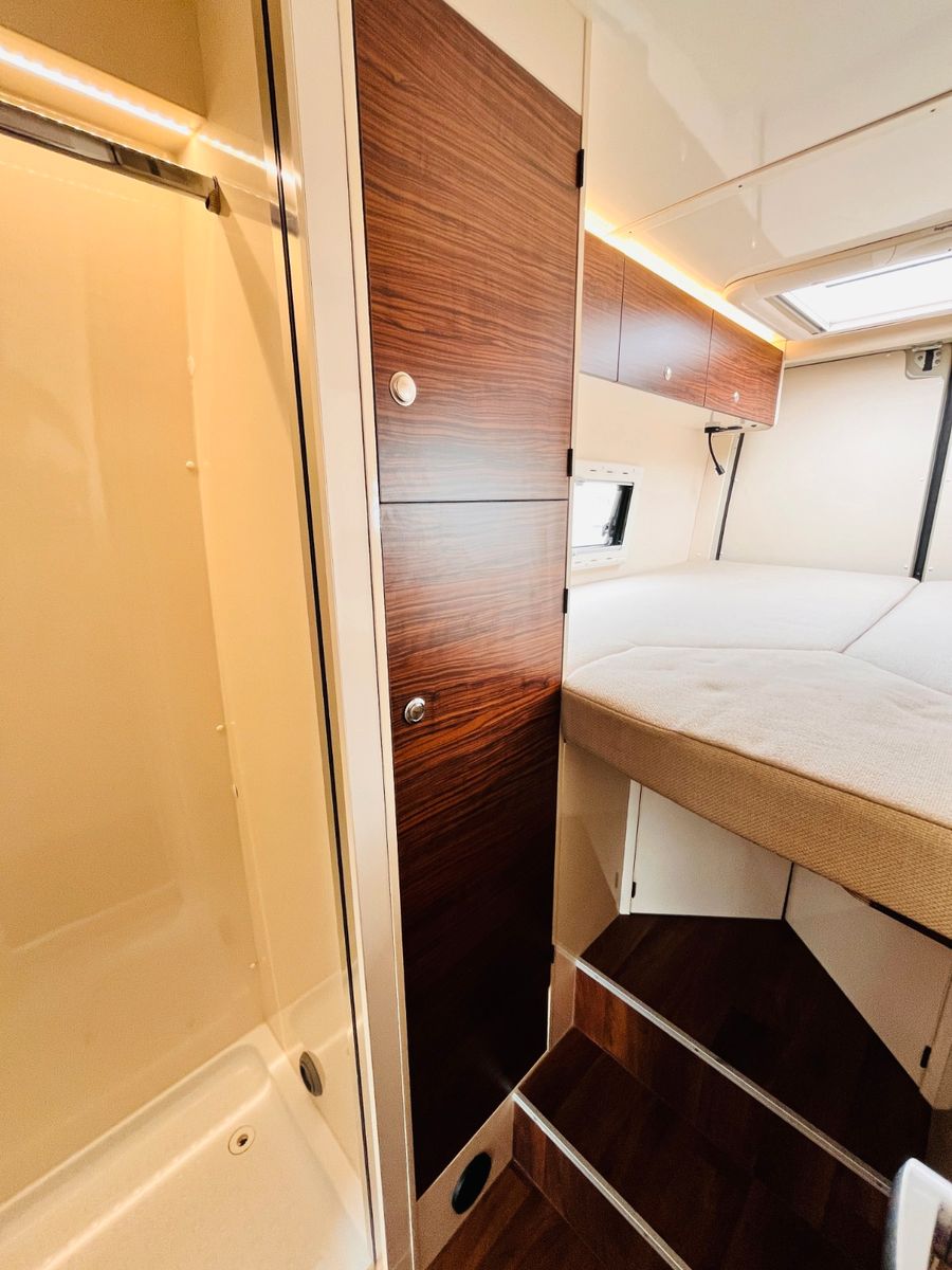 Fahrzeugabbildung Mercedes-Benz MANUFAKTURAUSBAU EINZELBETTEN DUSCHE AUTOMATIK