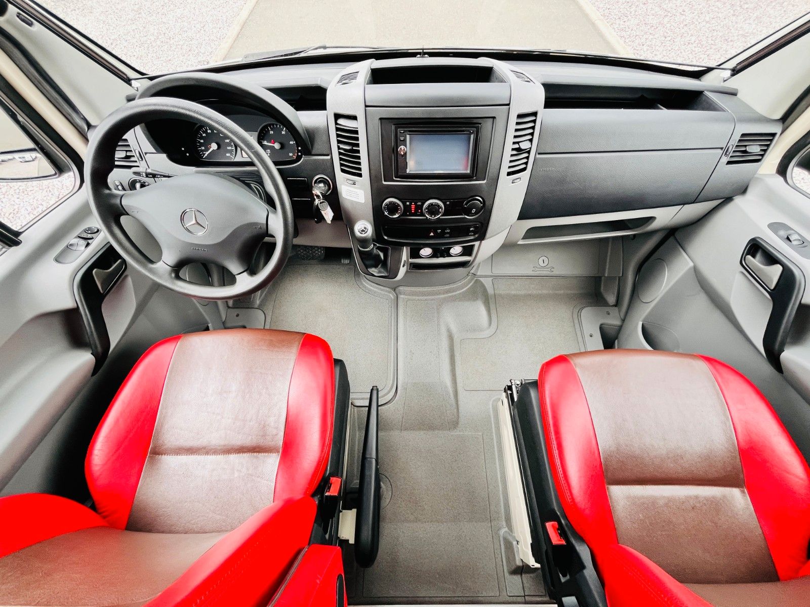 Fahrzeugabbildung Mercedes-Benz MANUFAKTURAUSBAU EINZELBETTEN DUSCHE AUTOMATIK