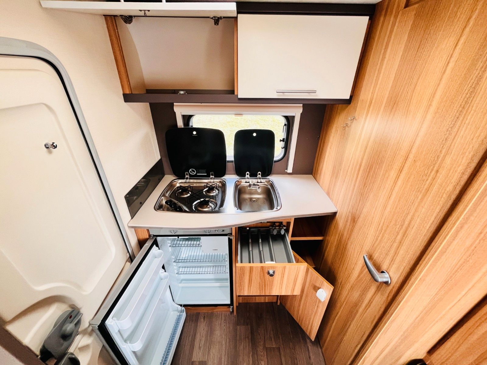 Fahrzeugabbildung Sterckeman STARLETT 330 CP NUR 5m MARKISE 100 KM/H