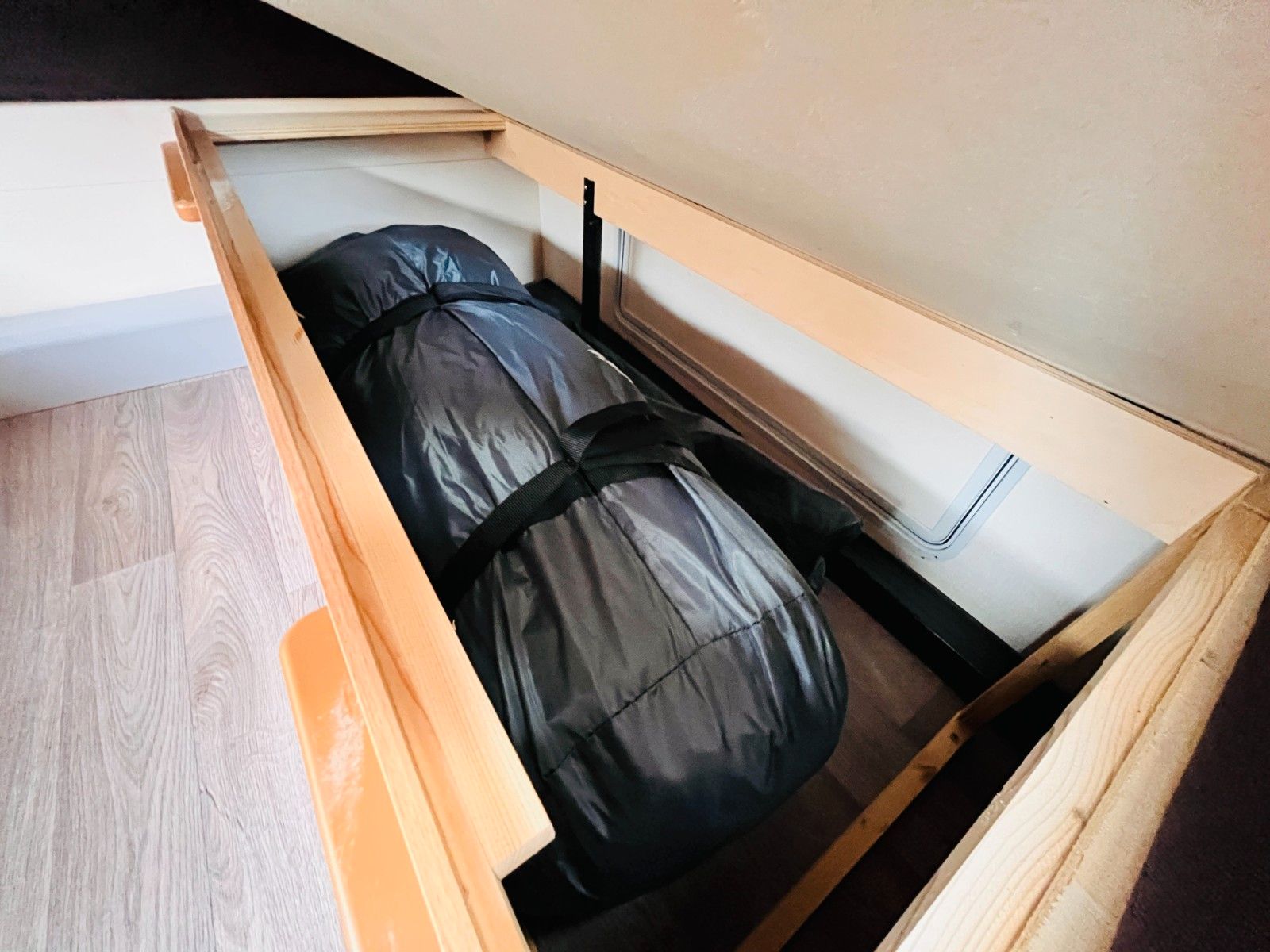 Fahrzeugabbildung Sterckeman STARLETT 330 CP NUR 5m MARKISE 100 KM/H