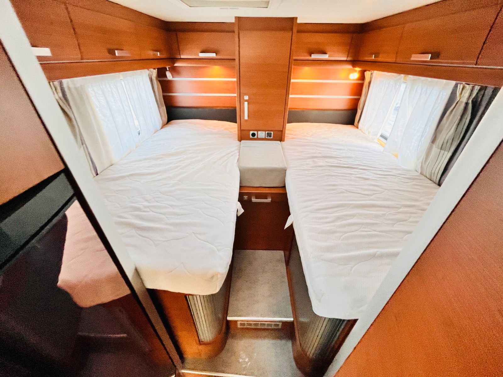 Fahrzeugabbildung Knaus SUN LINER 700LEG EINZELBETTEN SAT TV SOLAR KLIMA