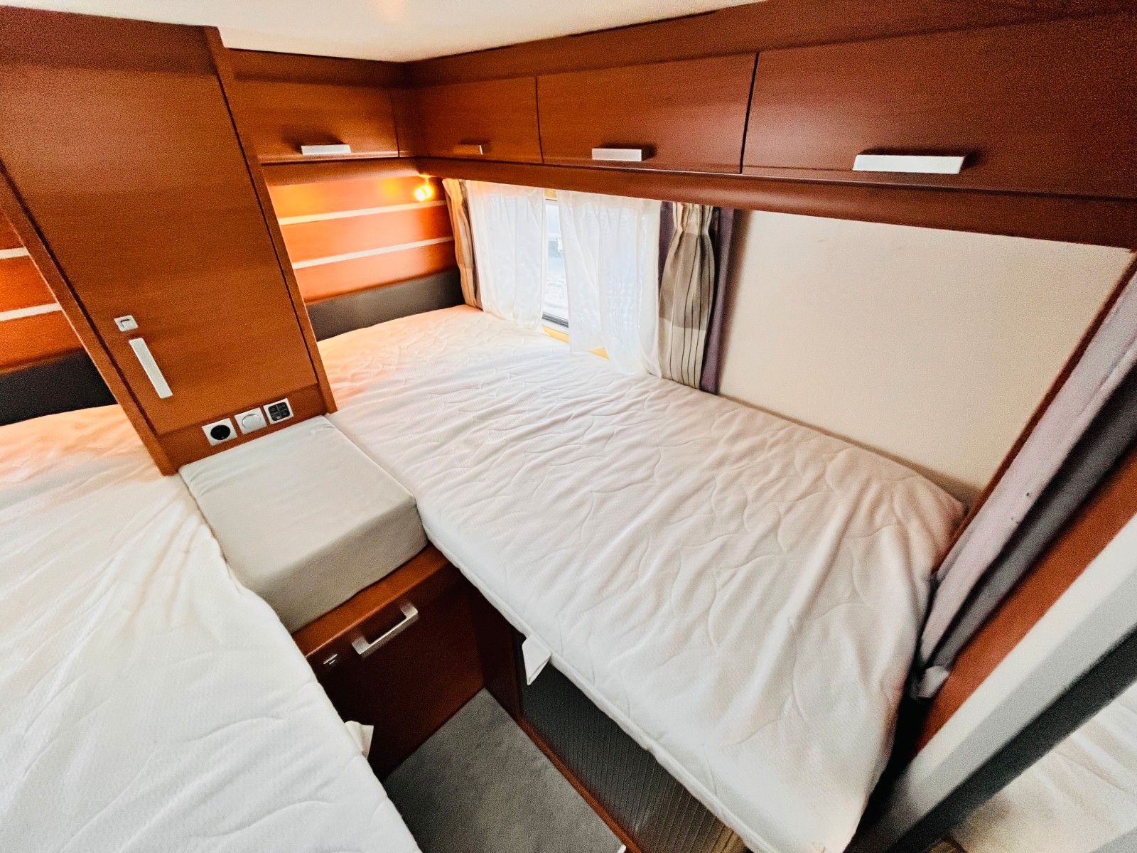 Fahrzeugabbildung Knaus SUN LINER 700LEG EINZELBETTEN SAT TV SOLAR KLIMA