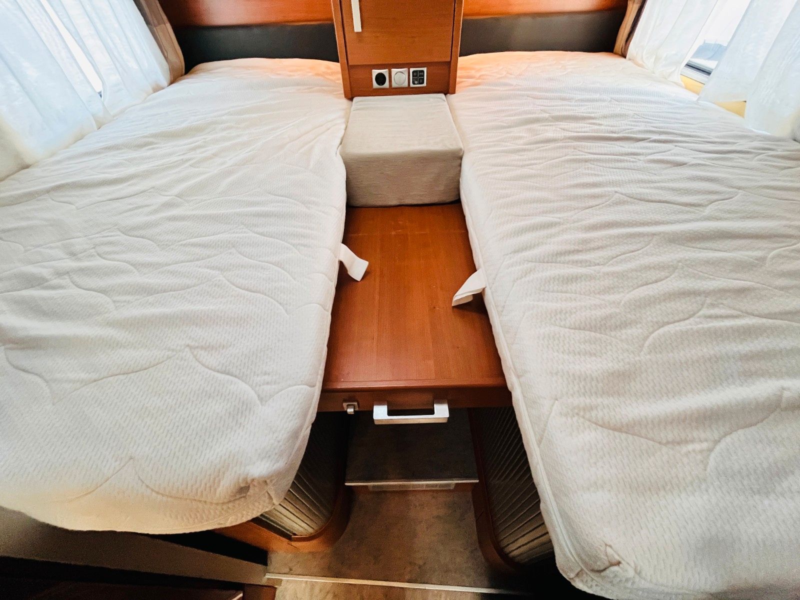 Fahrzeugabbildung Knaus SUN LINER 700LEG EINZELBETTEN SAT TV SOLAR KLIMA