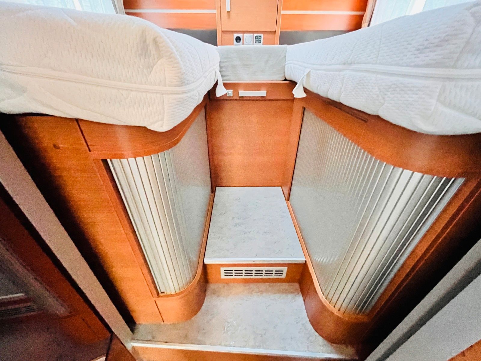 Fahrzeugabbildung Knaus SUN LINER 700LEG EINZELBETTEN SAT TV SOLAR KLIMA