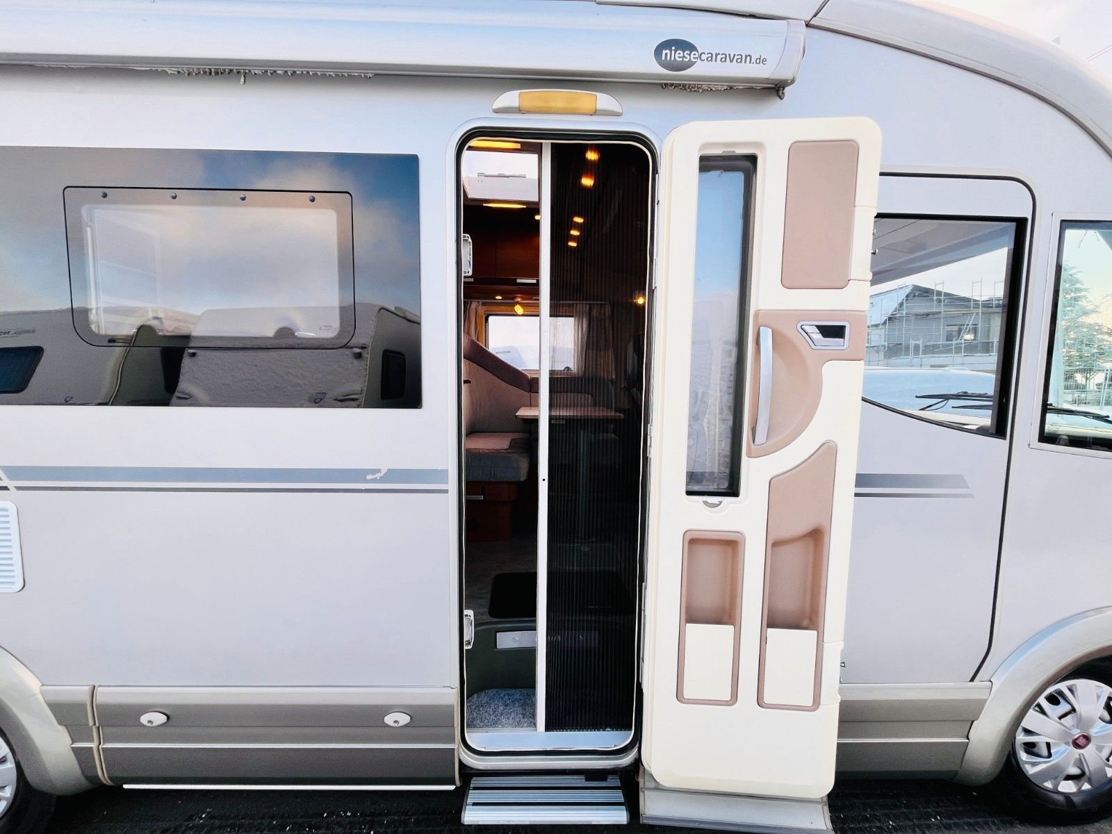 Fahrzeugabbildung Knaus SUN LINER 700LEG EINZELBETTEN SAT TV SOLAR KLIMA