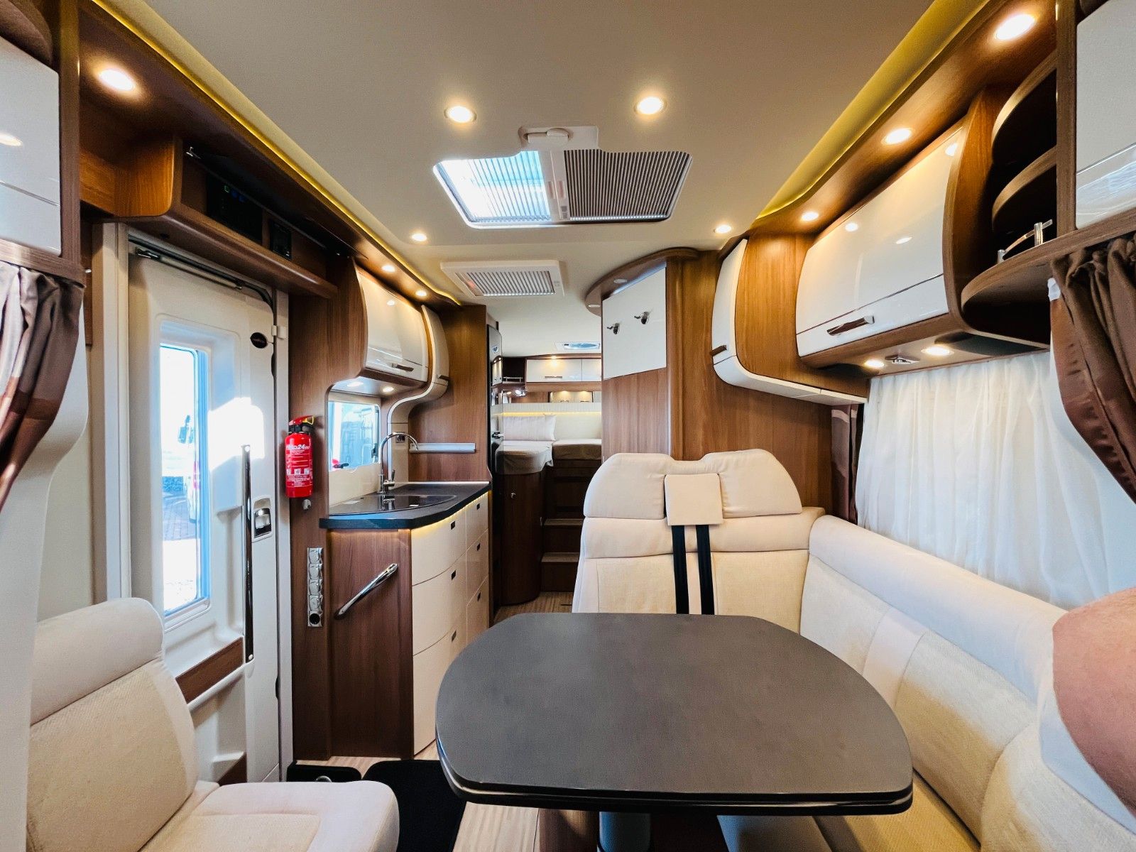 Fahrzeugabbildung Carthago C-TOURER T 143 LE 9G-AUTOMATIK SAT TV 1.HAND