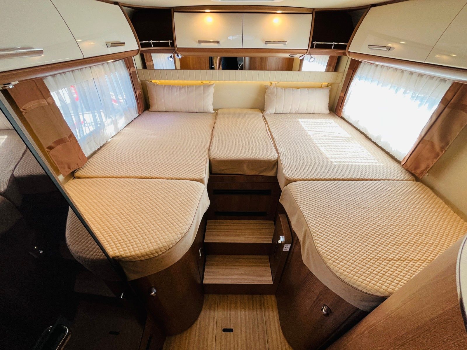 Fahrzeugabbildung Carthago C-TOURER T 143 LE 9G-AUTOMATIK SAT TV 1.HAND