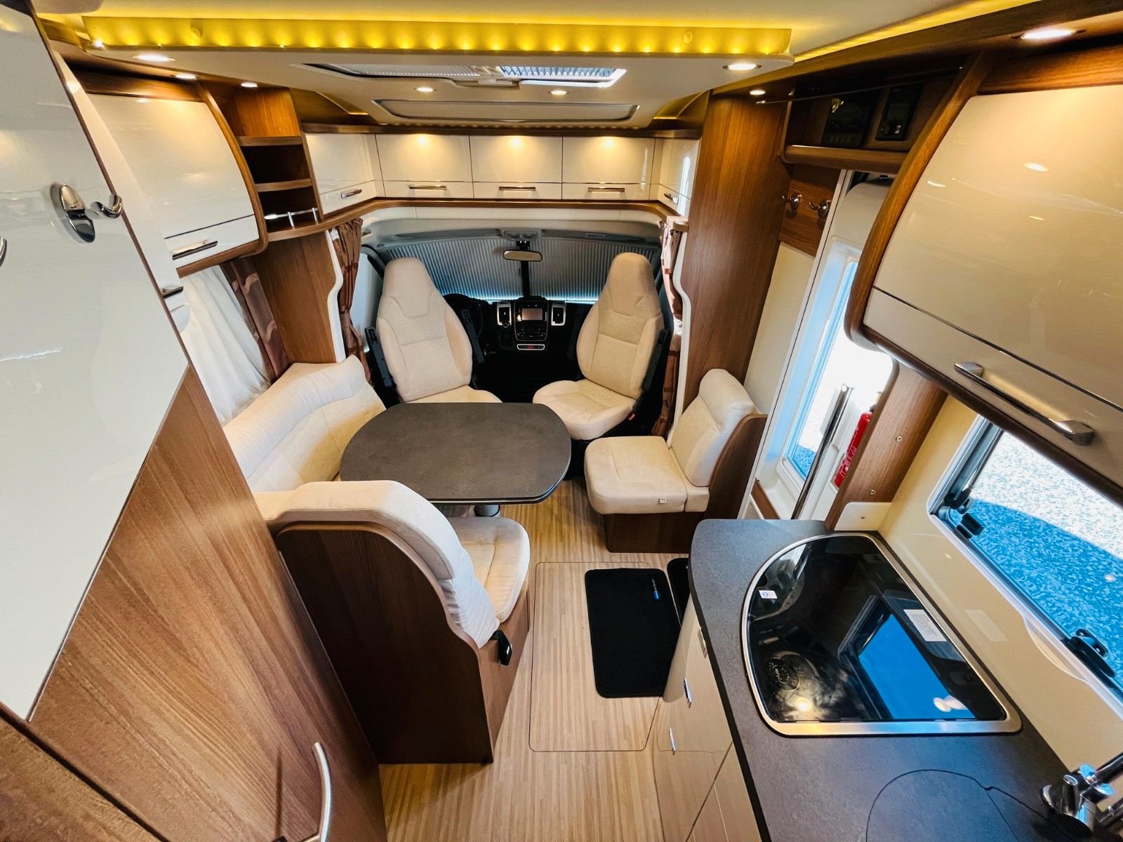 Fahrzeugabbildung Carthago C-TOURER T 143 LE 9G-AUTOMATIK SAT TV 1.HAND