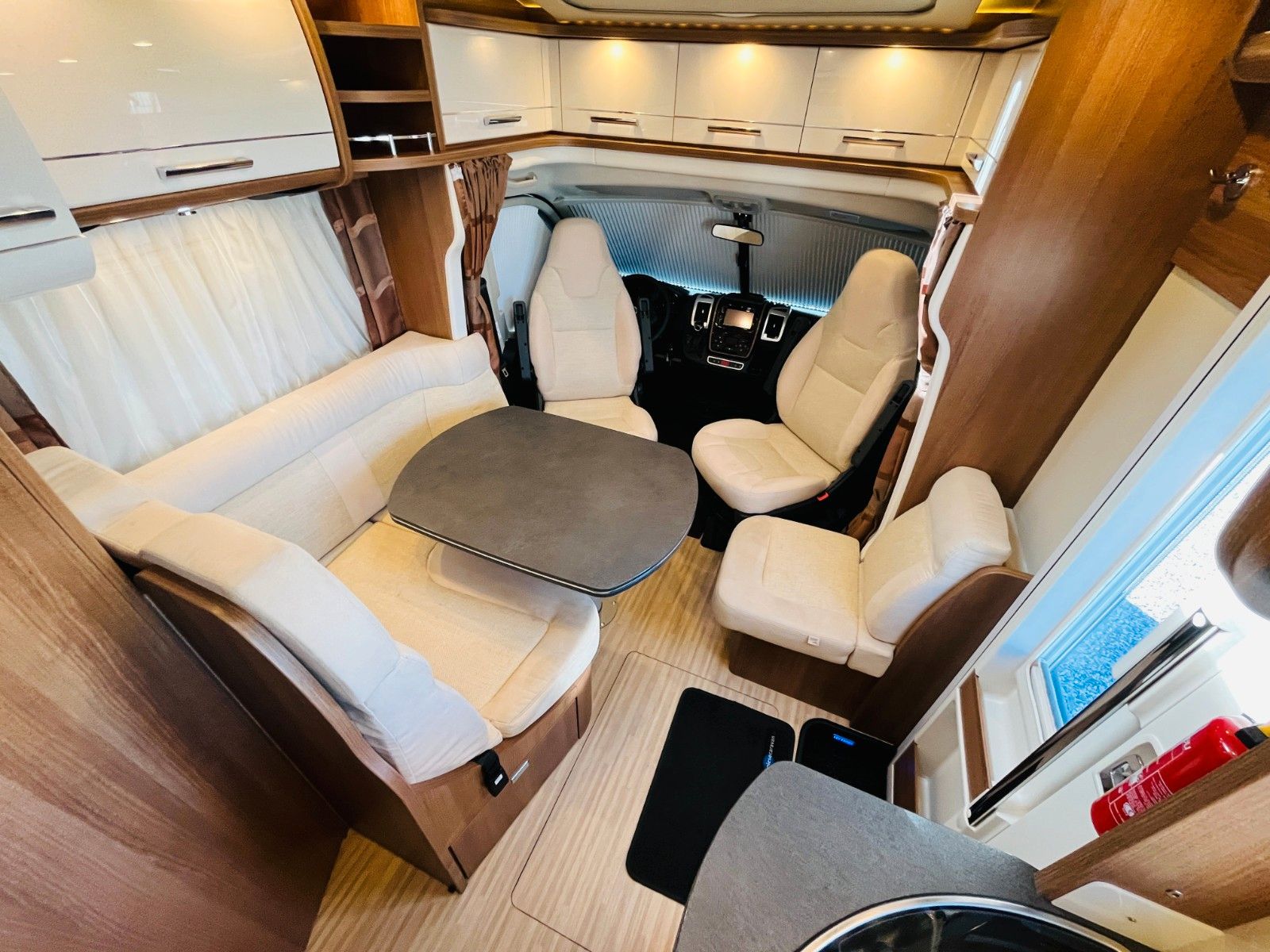 Fahrzeugabbildung Carthago C-TOURER T 143 LE 9G-AUTOMATIK SAT TV 1.HAND