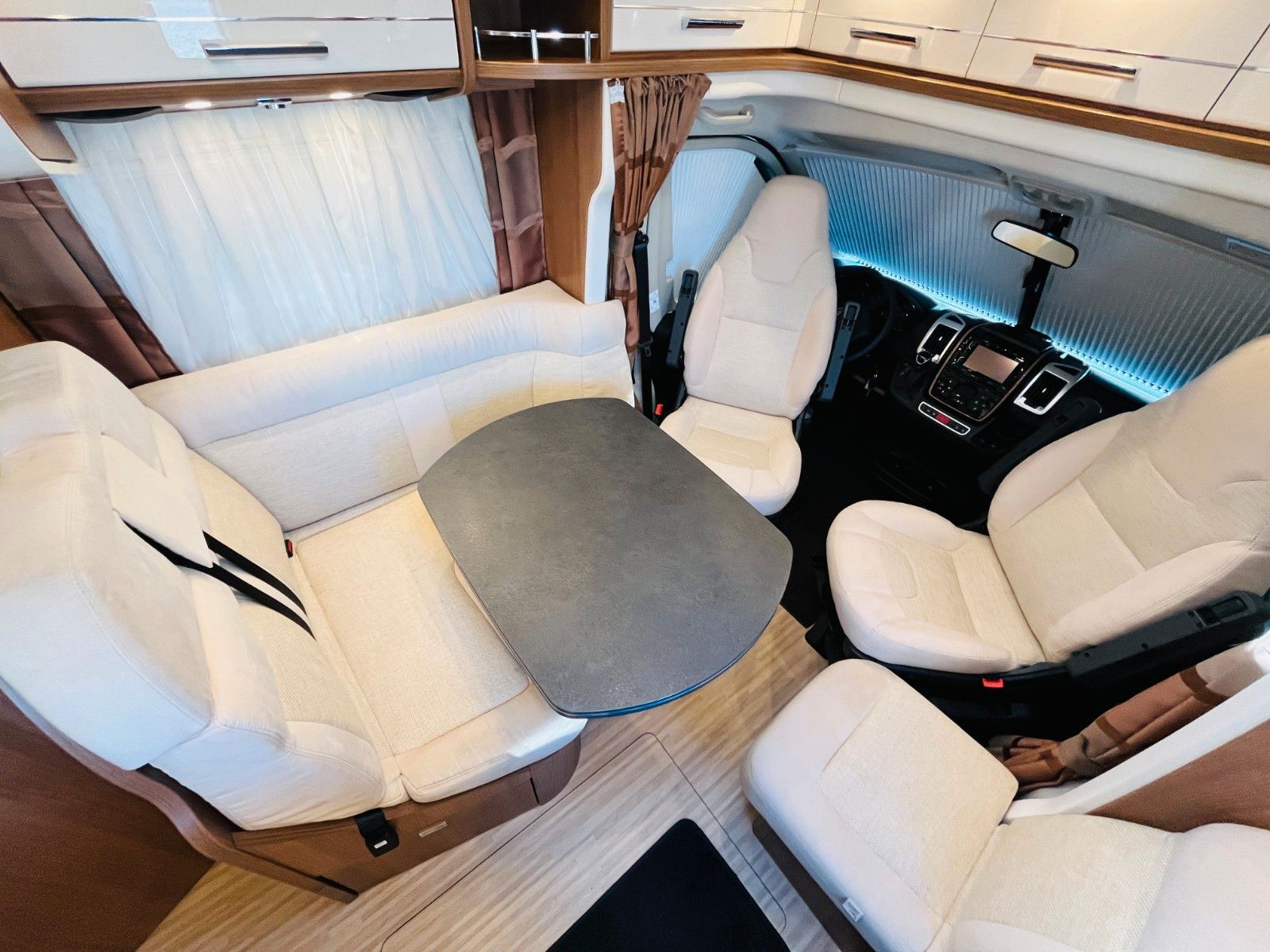 Fahrzeugabbildung Carthago C-TOURER T 143 LE 9G-AUTOMATIK SAT TV 1.HAND