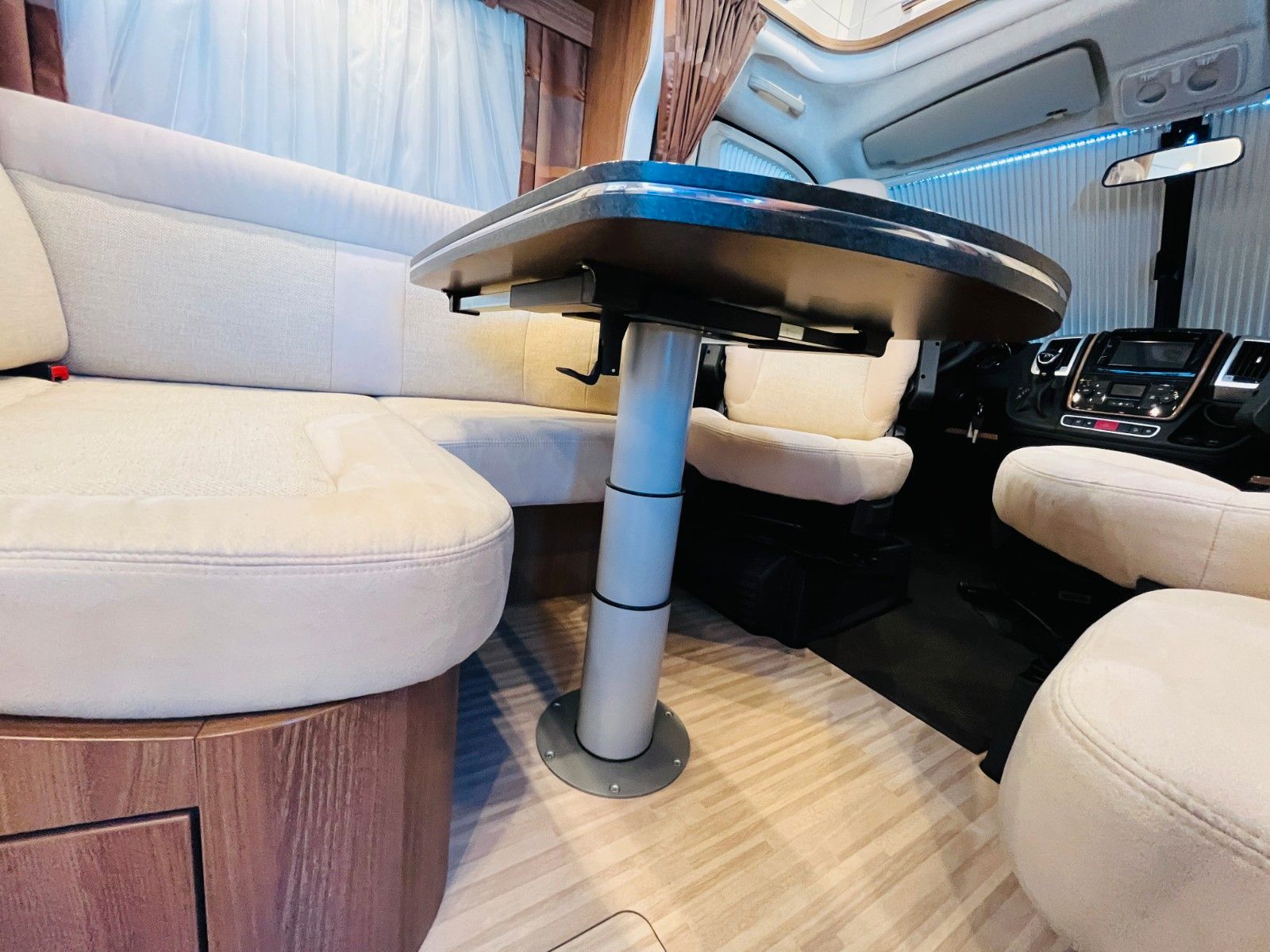 Fahrzeugabbildung Carthago C-TOURER T 143 LE 9G-AUTOMATIK SAT TV 1.HAND