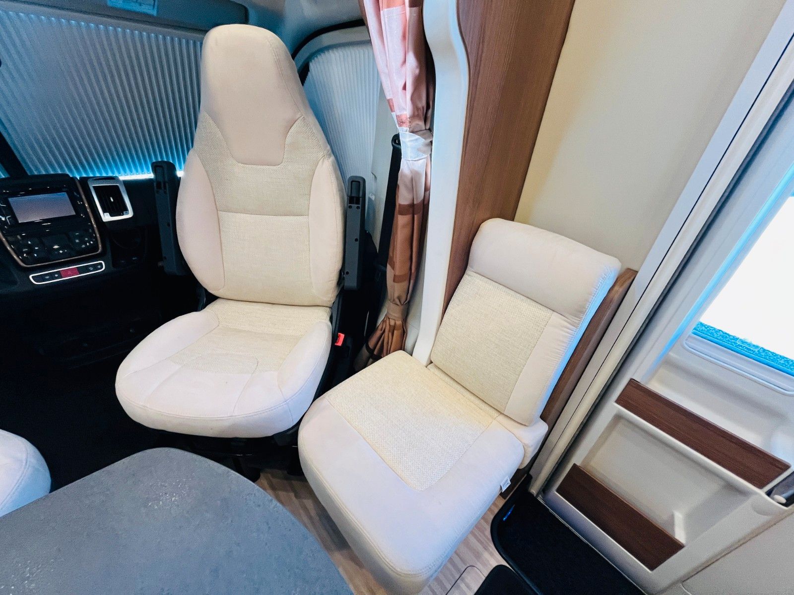 Fahrzeugabbildung Carthago C-TOURER T 143 LE 9G-AUTOMATIK SAT TV 1.HAND