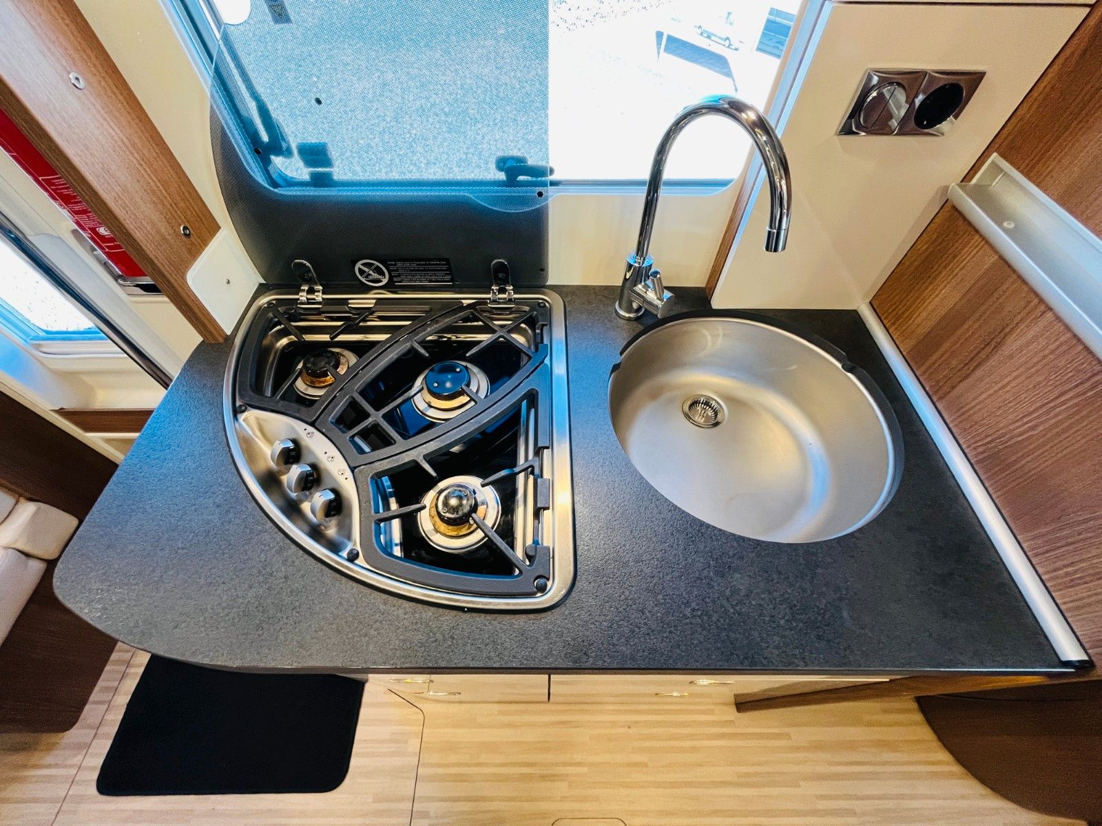 Fahrzeugabbildung Carthago C-TOURER T 143 LE 9G-AUTOMATIK SAT TV 1.HAND