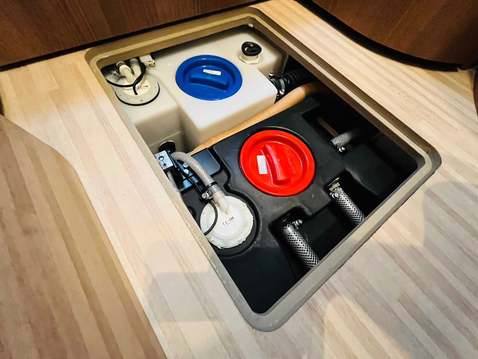 Fahrzeugabbildung Carthago C-TOURER T 143 LE 9G-AUTOMATIK SAT TV 1.HAND