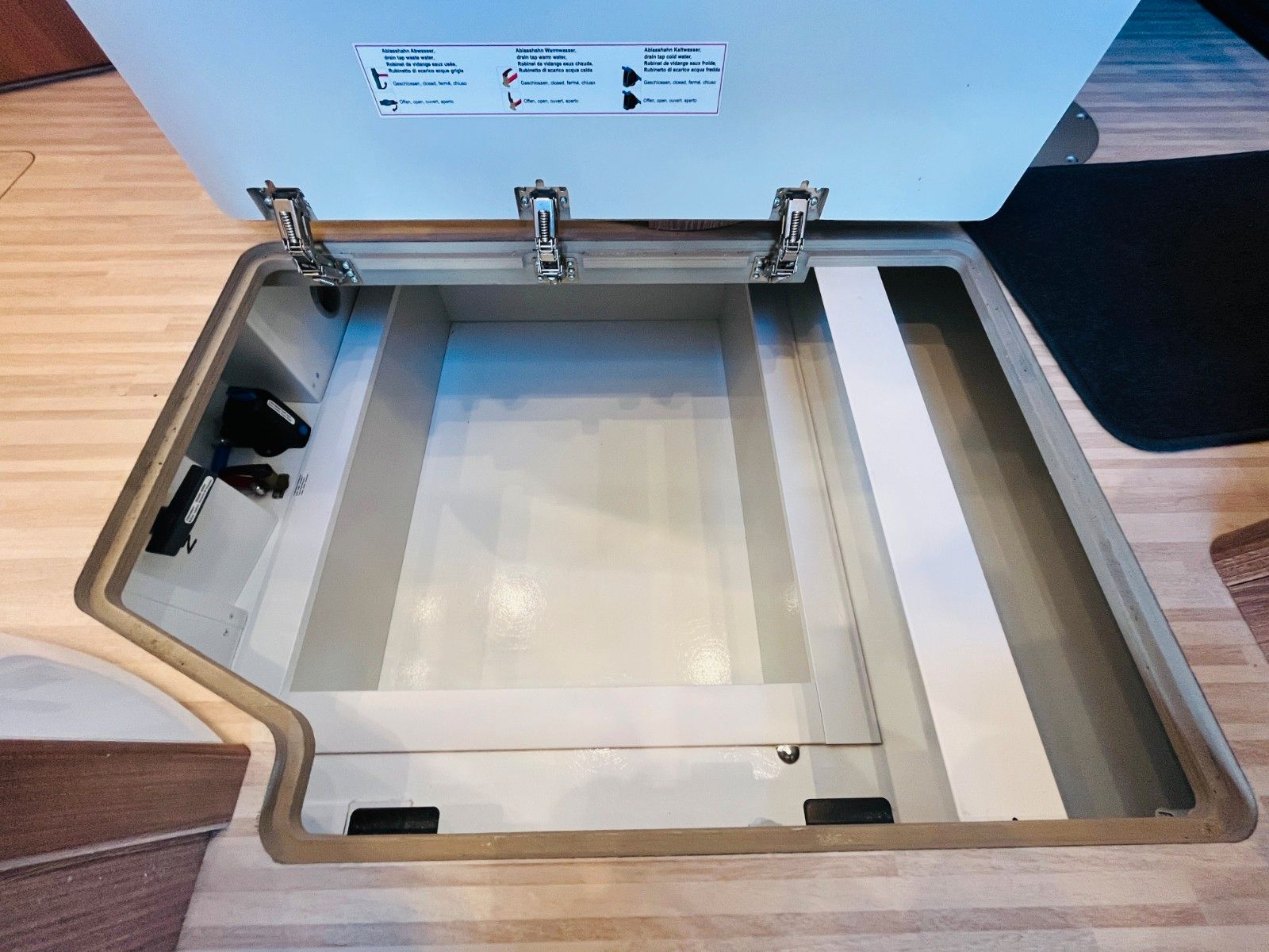 Fahrzeugabbildung Carthago C-TOURER T 143 LE 9G-AUTOMATIK SAT TV 1.HAND