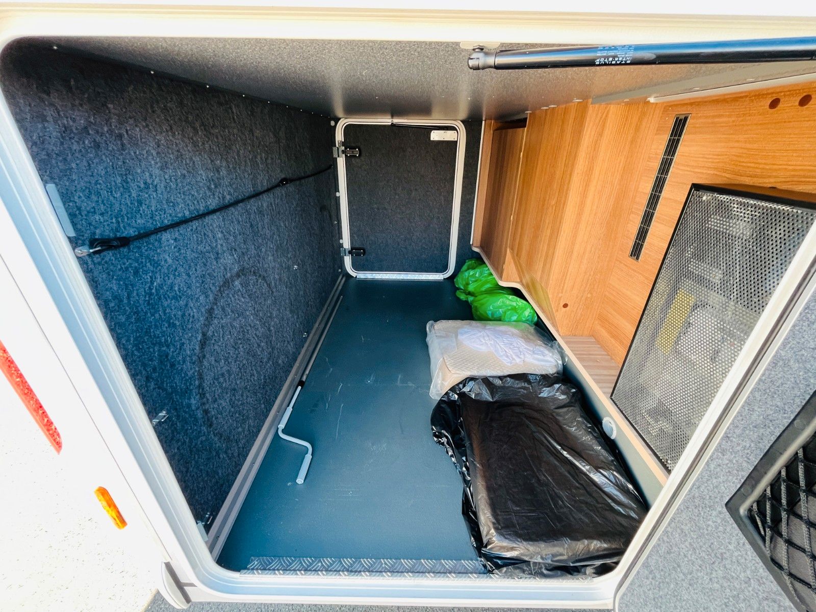 Fahrzeugabbildung Carthago C-TOURER T 143 LE 9G-AUTOMATIK SAT TV 1.HAND