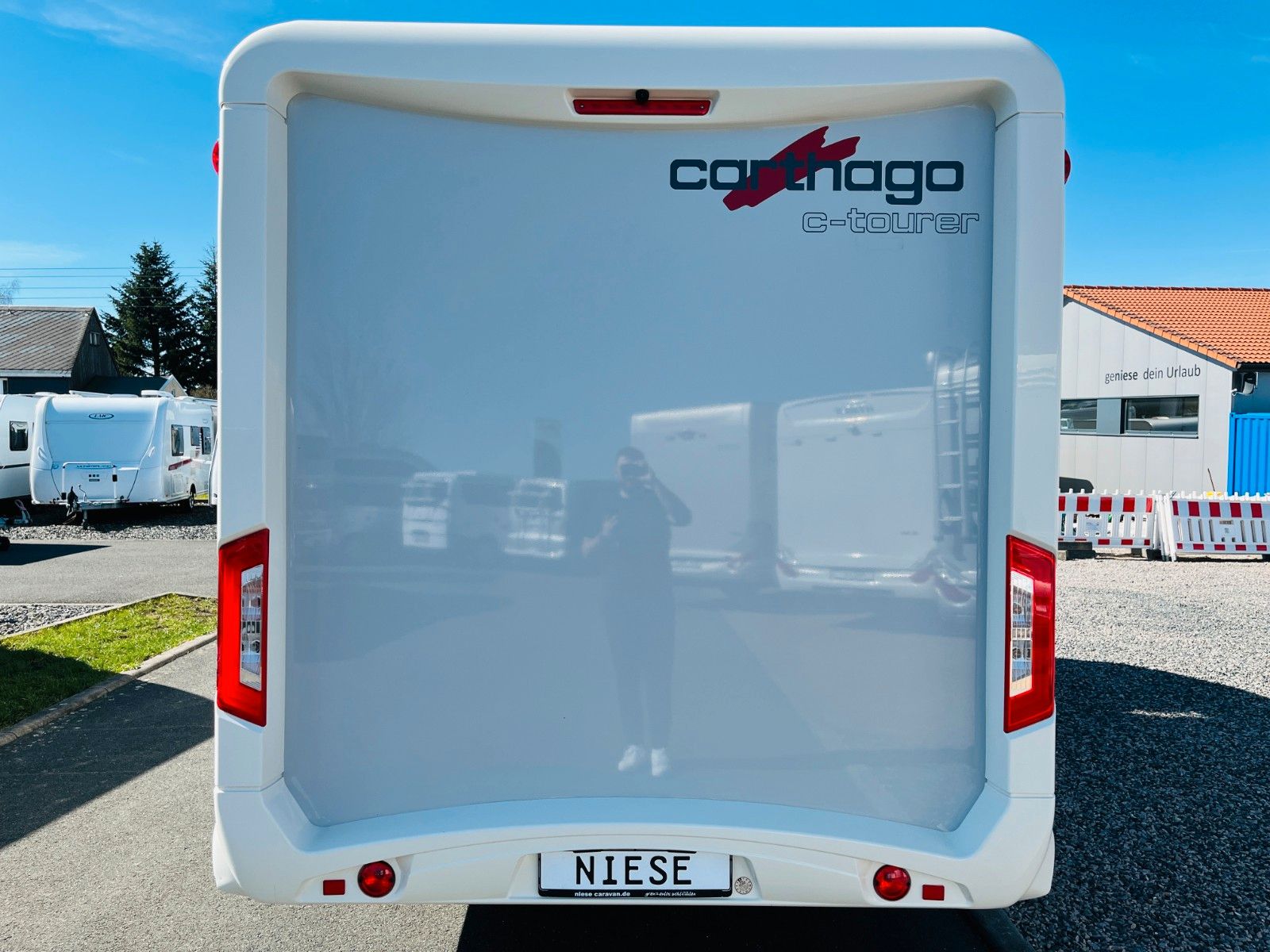 Fahrzeugabbildung Carthago C-TOURER T 143 LE 9G-AUTOMATIK SAT TV 1.HAND