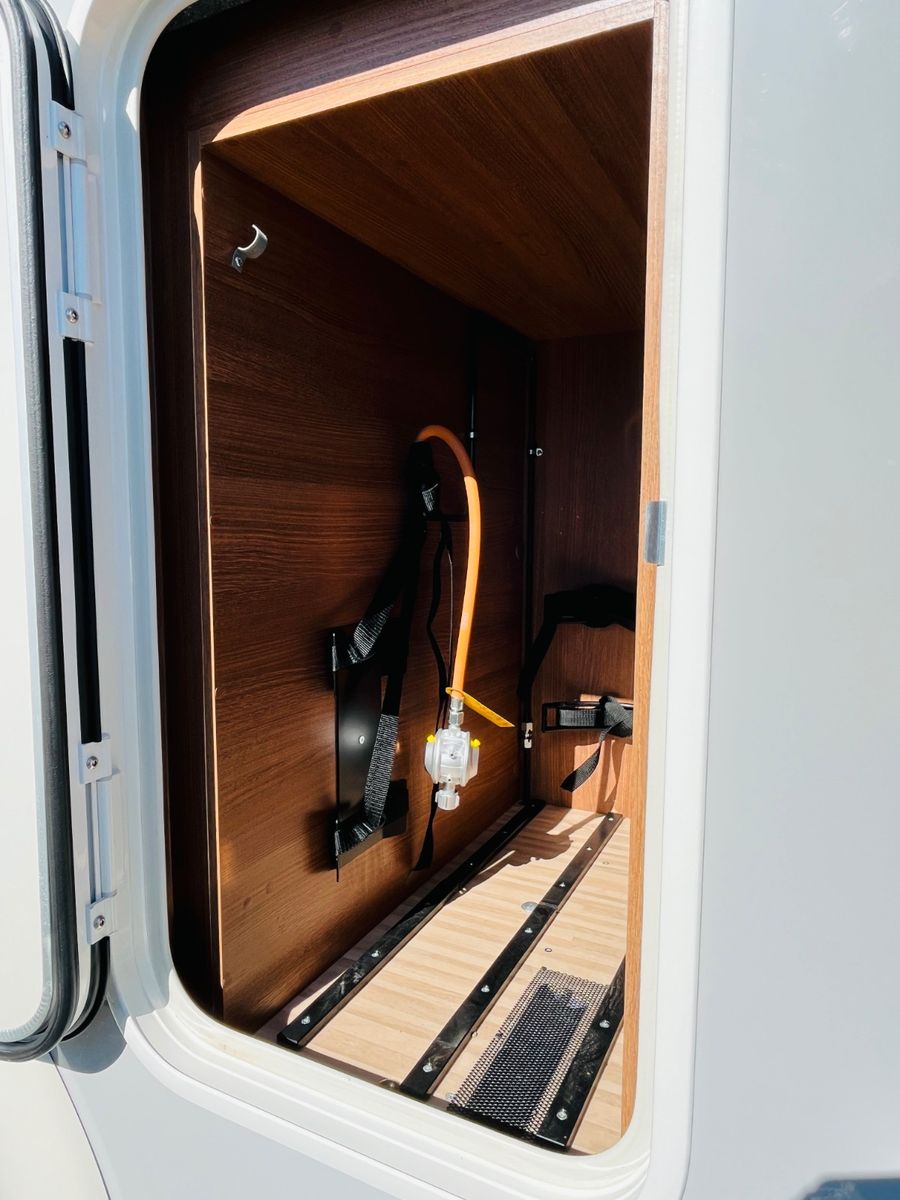 Fahrzeugabbildung Carthago C-TOURER T 143 LE 9G-AUTOMATIK SAT TV 1.HAND