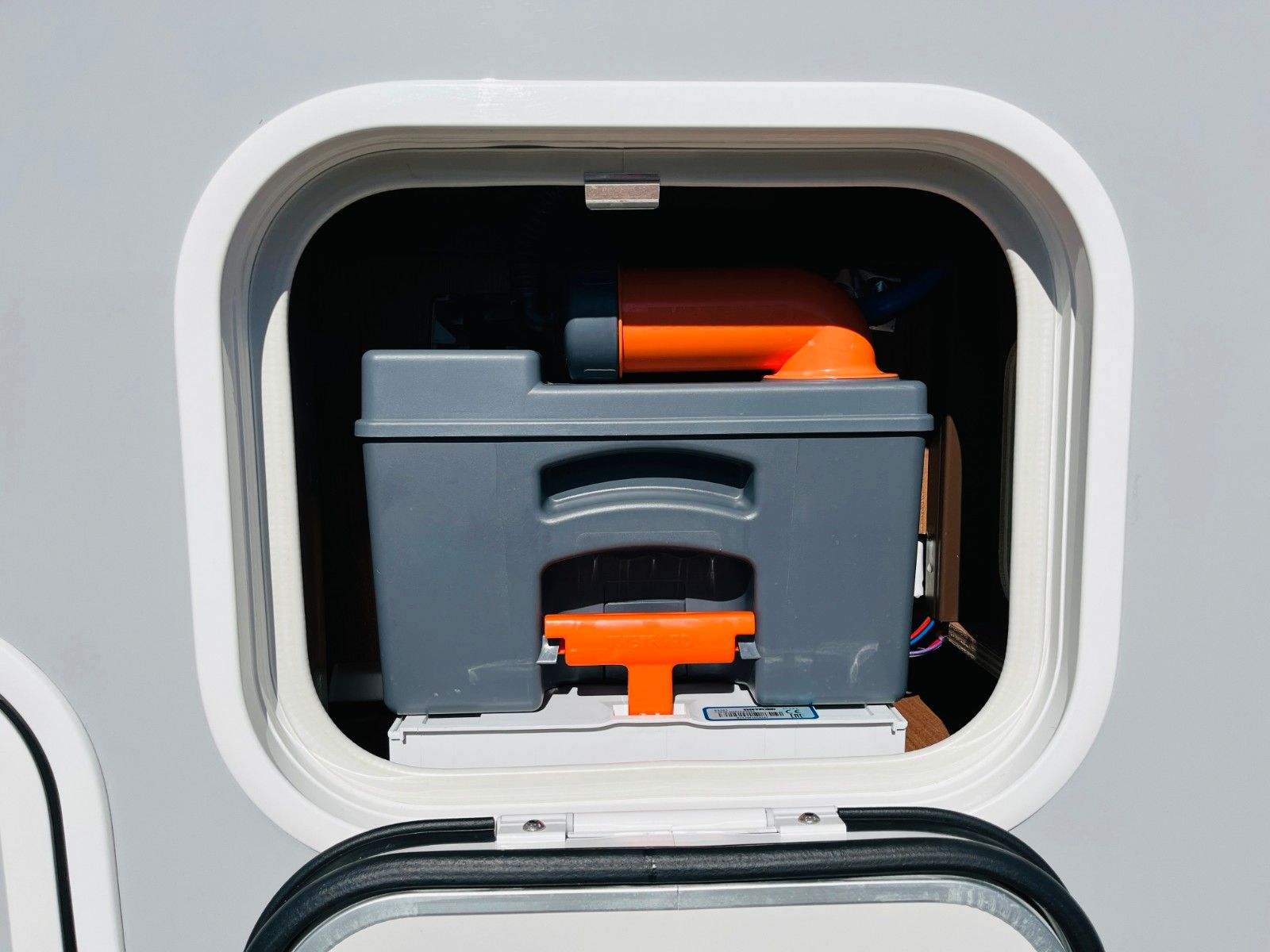 Fahrzeugabbildung Carthago C-TOURER T 143 LE 9G-AUTOMATIK SAT TV 1.HAND