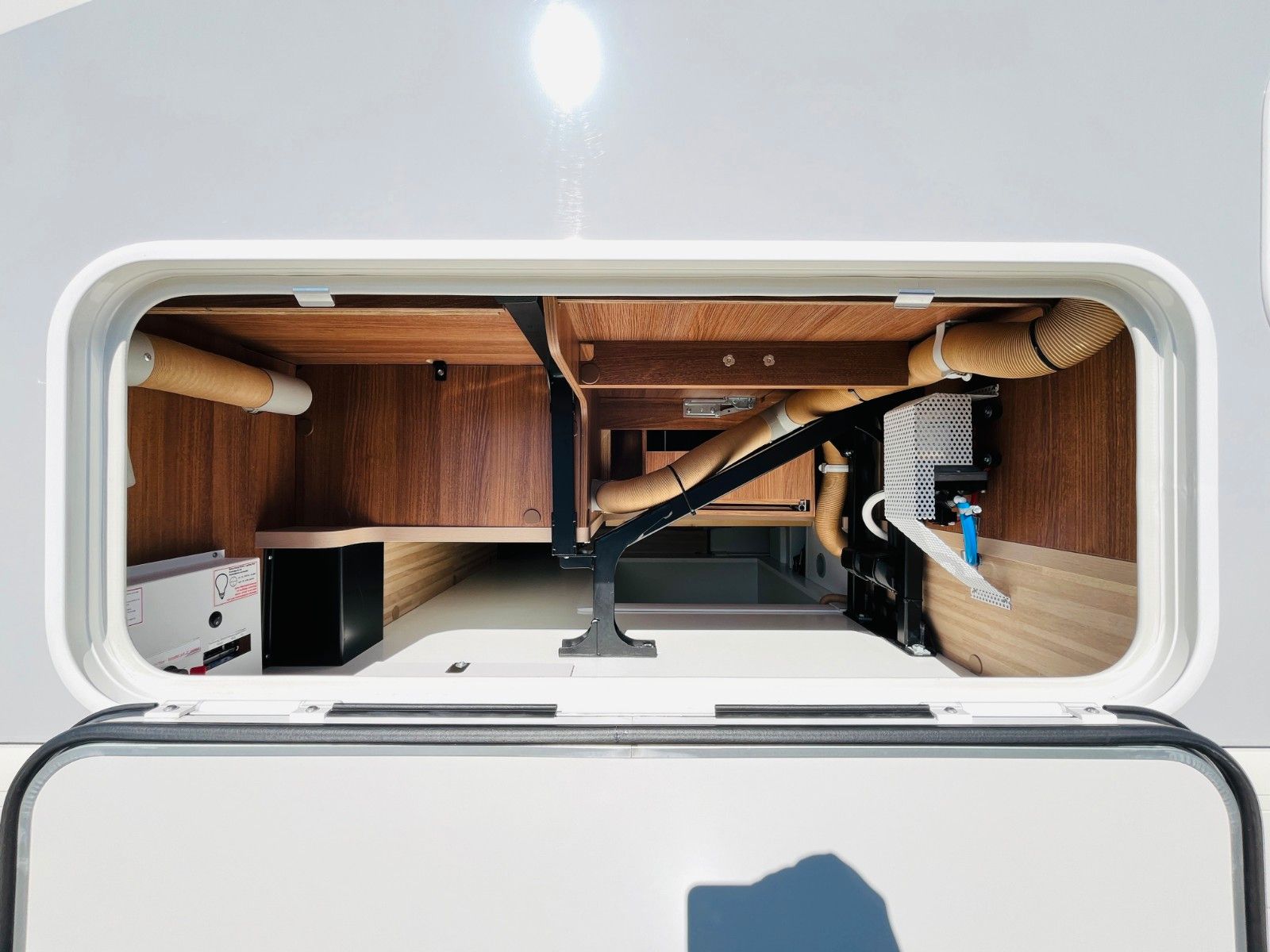 Fahrzeugabbildung Carthago C-TOURER T 143 LE 9G-AUTOMATIK SAT TV 1.HAND