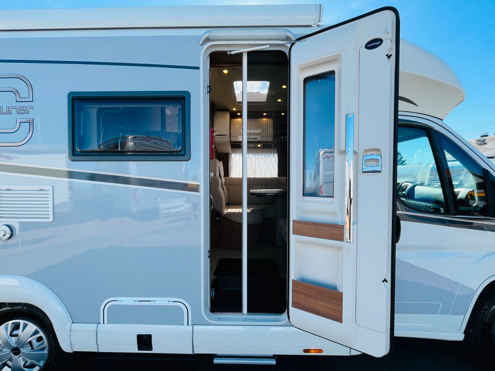 Fahrzeugabbildung Carthago C-TOURER T 143 LE 9G-AUTOMATIK SAT TV 1.HAND