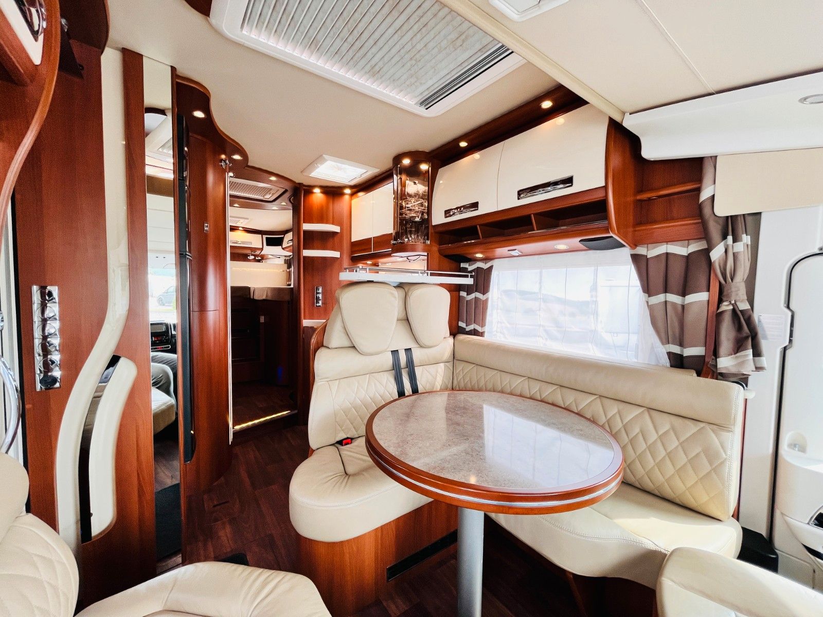 Fahrzeugabbildung Carthago CHIC E-LINE I50 LE DA FESTTANK-WC HUBSTÜTZEN