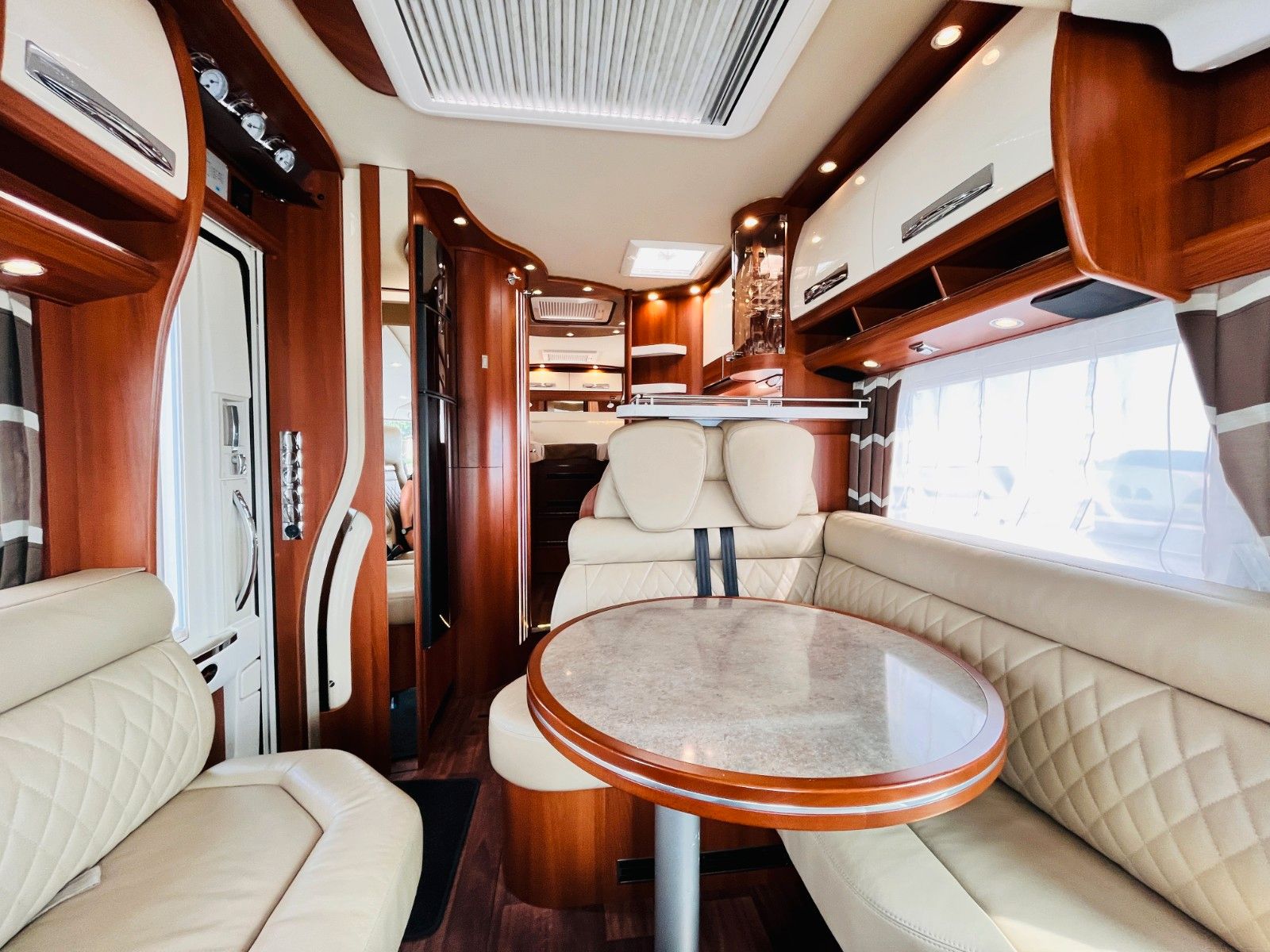 Fahrzeugabbildung Carthago CHIC E-LINE I50 LE DA FESTTANK-WC HUBSTÜTZEN